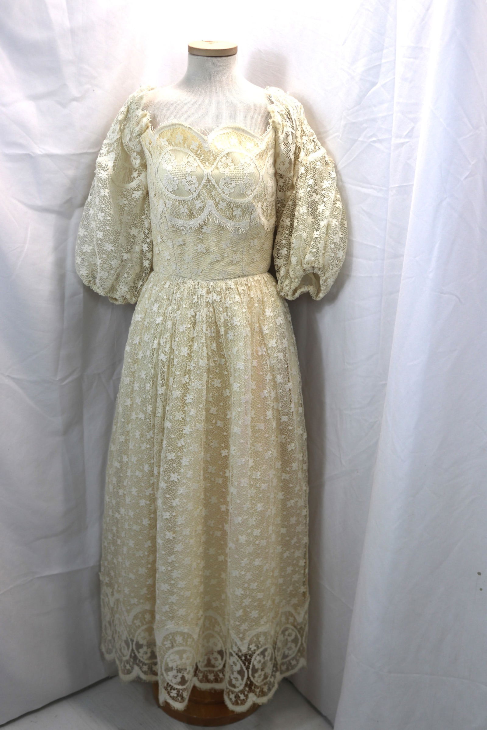 Vintage 1980's Victor Costa White Lace Gown/Wedding Dress (1 of 7)