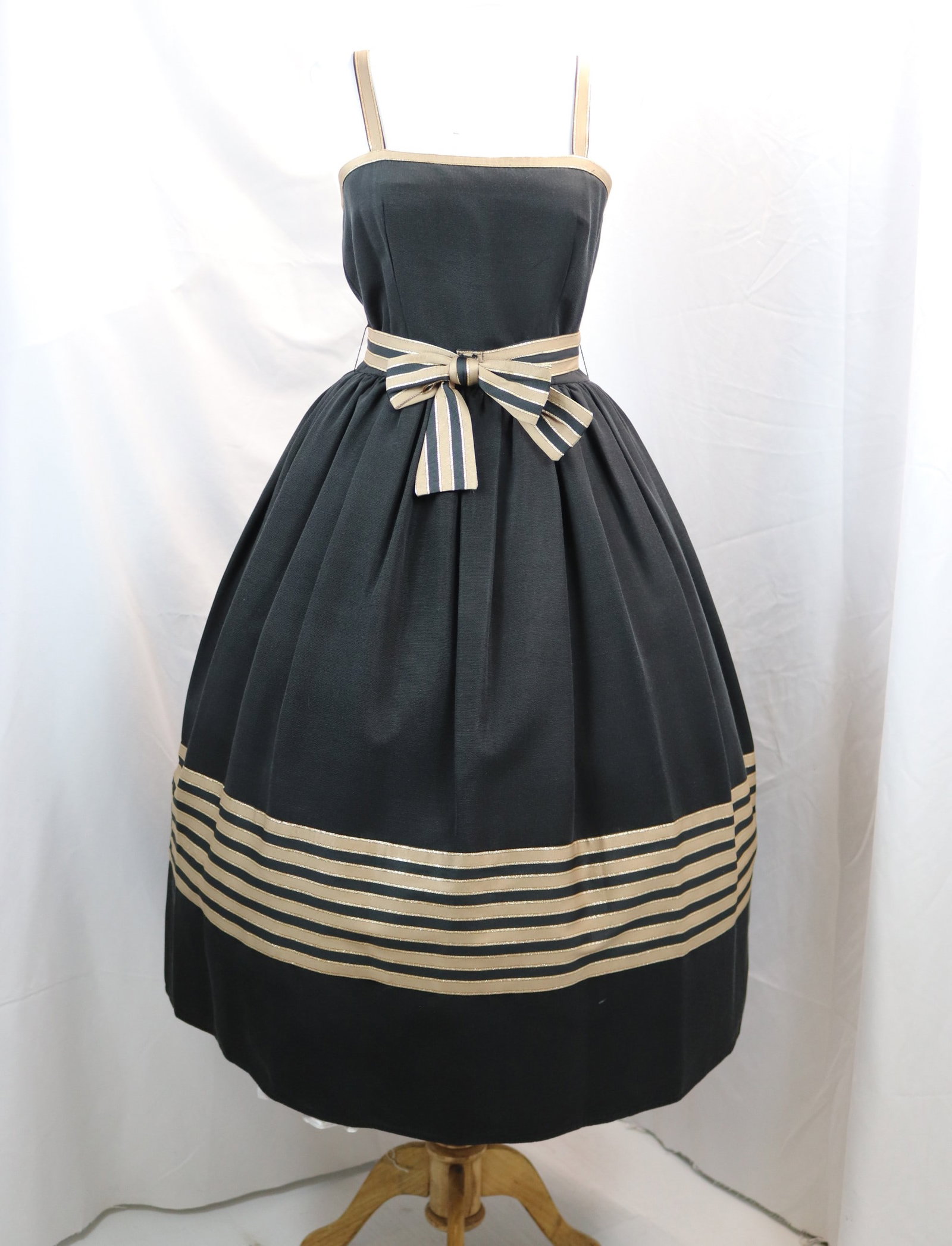 Vintage 1950's Oggee by Rizkallah, Black Faille & Gold Gathered Party Dress: approx. 30 bust, 26 waist, good condition, see photo's