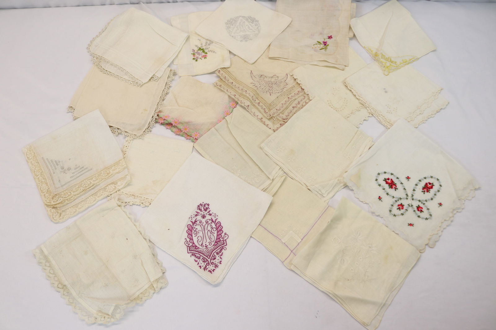 Lot of 20 Vintage Handkerchiefs, Embroidered Lace, & Applique: see photo's