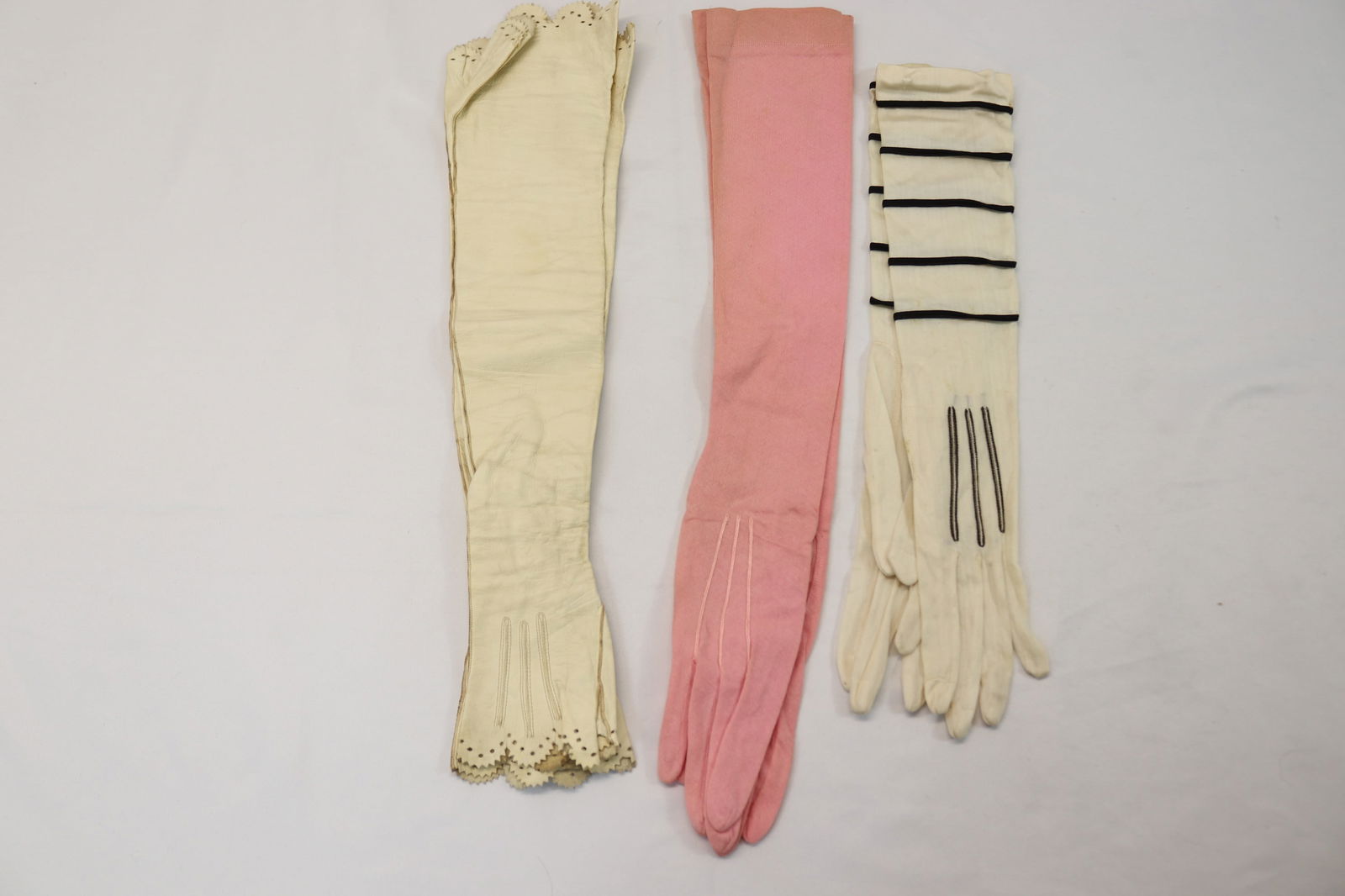 Lot of 3 Pair 1930/40's Gloves, Leather, Rayon & Cotton (1 of 10)