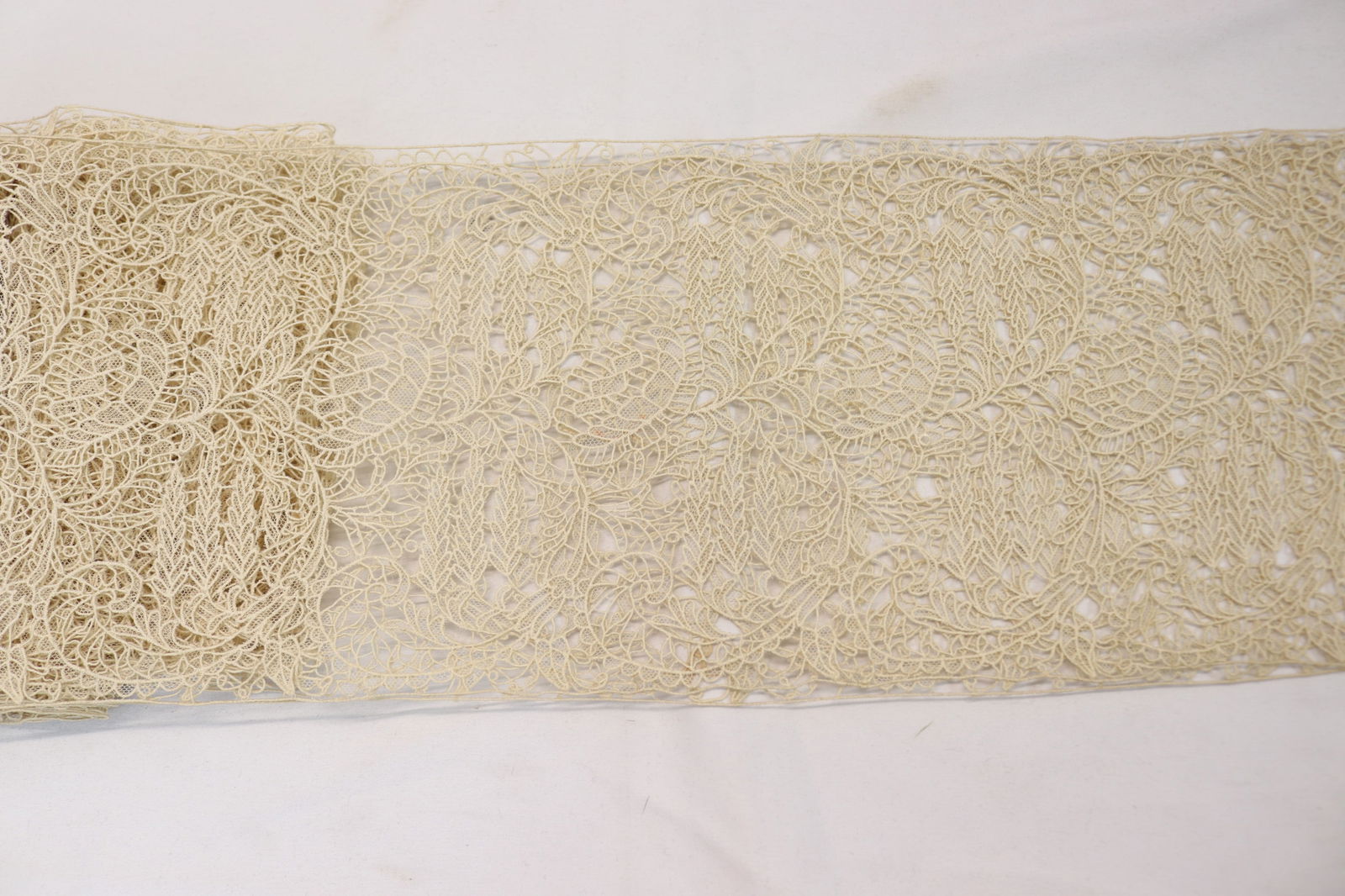 Antique Lace Trim, & inches x 7 yards (1 of 3)