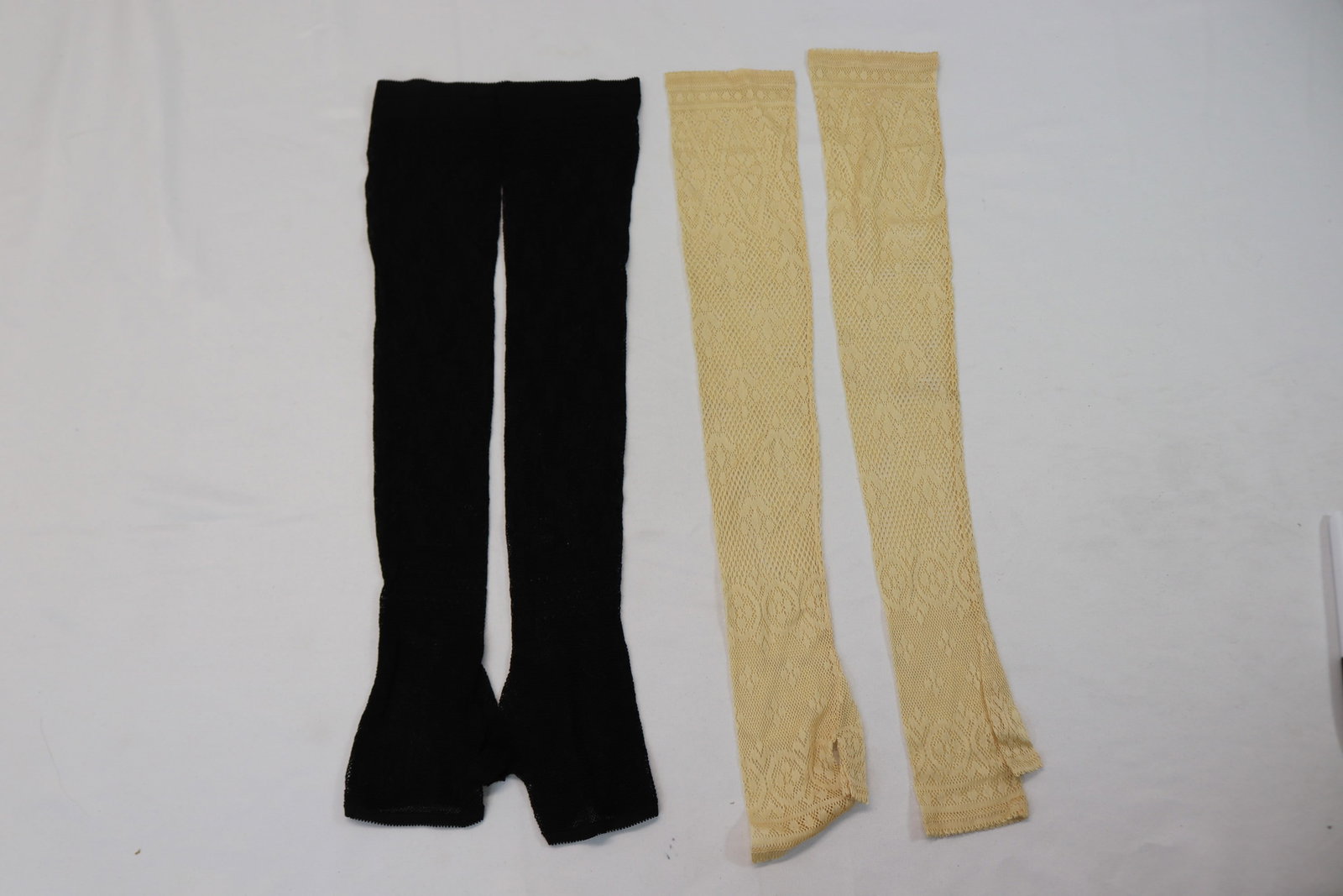 Lot of 2 Pair Edwardian Opera Length Lace Fingerless Gloves: see photo's