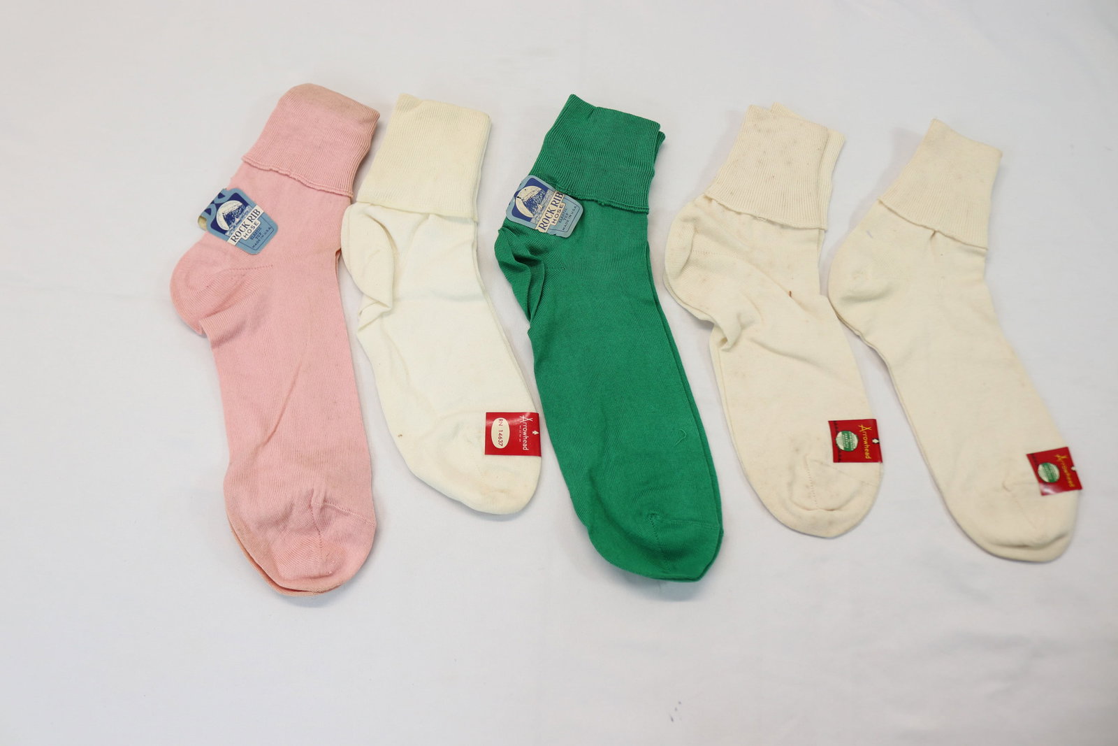Vintage Lot of 5 Old Store Stock Pair Women's Cotton Bobby Socks: se photo's