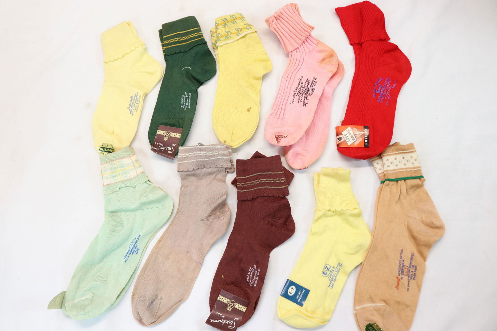 Lot of 10 Pair Vintage Girls/Woman's Old Store Stock Cotton Socks (1 of 14)