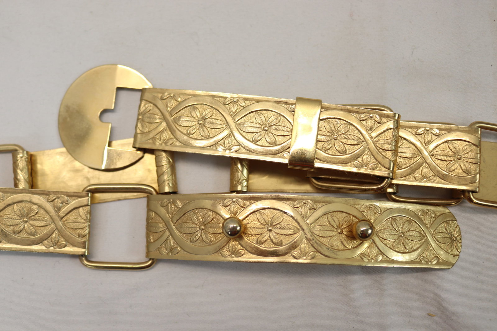 Vintage 1960/70's Gold Tone Pressed Metal Belt: adjustable 35 & 37 waist, see photo's
