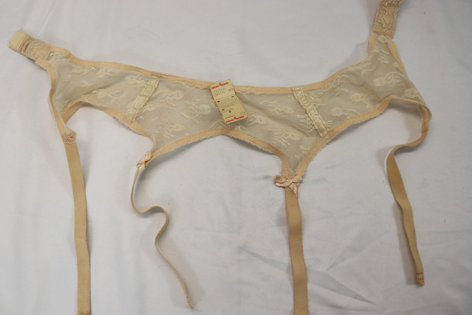 Vintage 1960/70's Old Store Stock Lace Garter with Original Tag: approx. 29-32, see photo's
