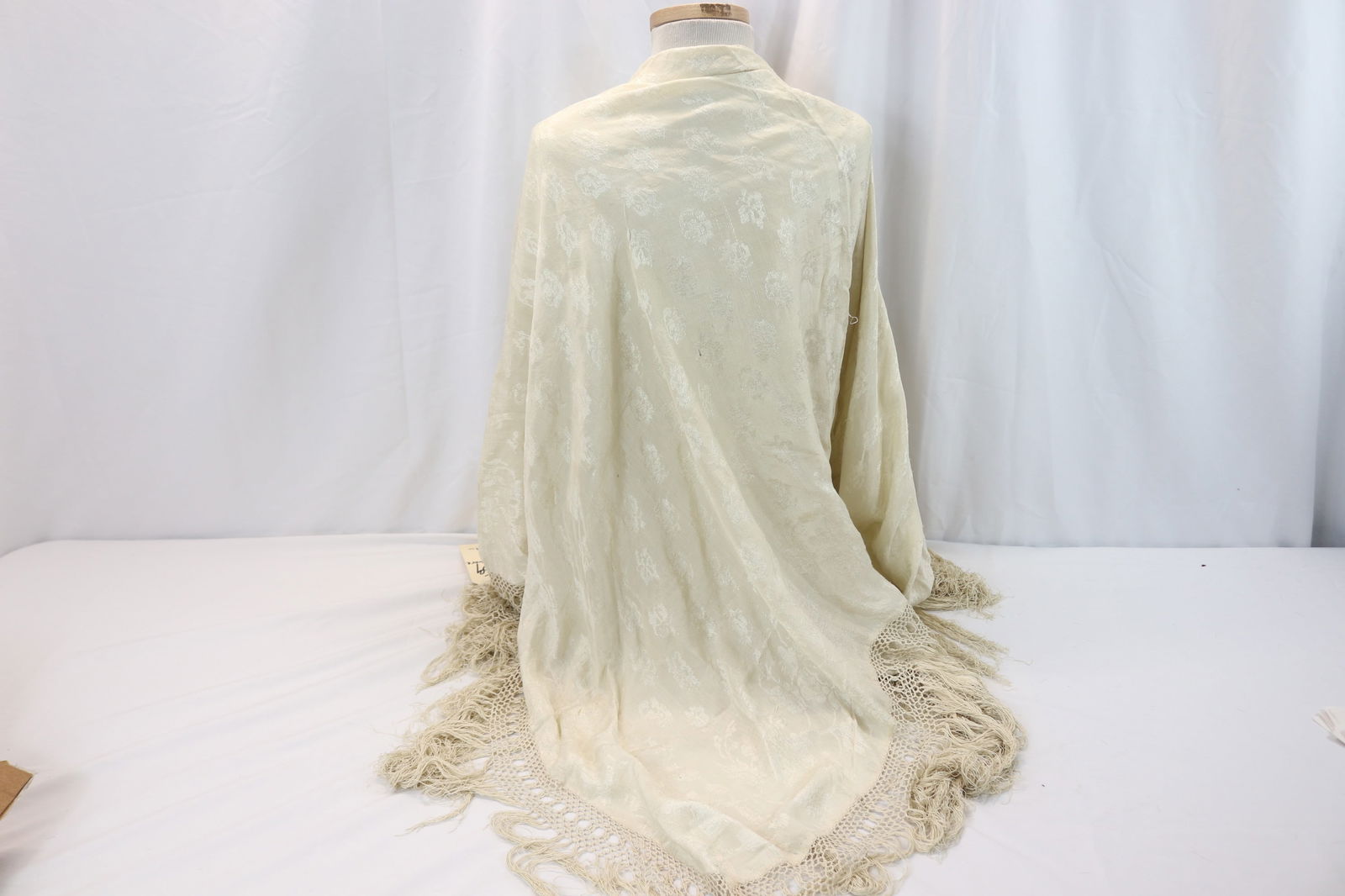 Vintage 1920 Silk Damask Piano Shawl: approx. 52 square without fringe, see photo's