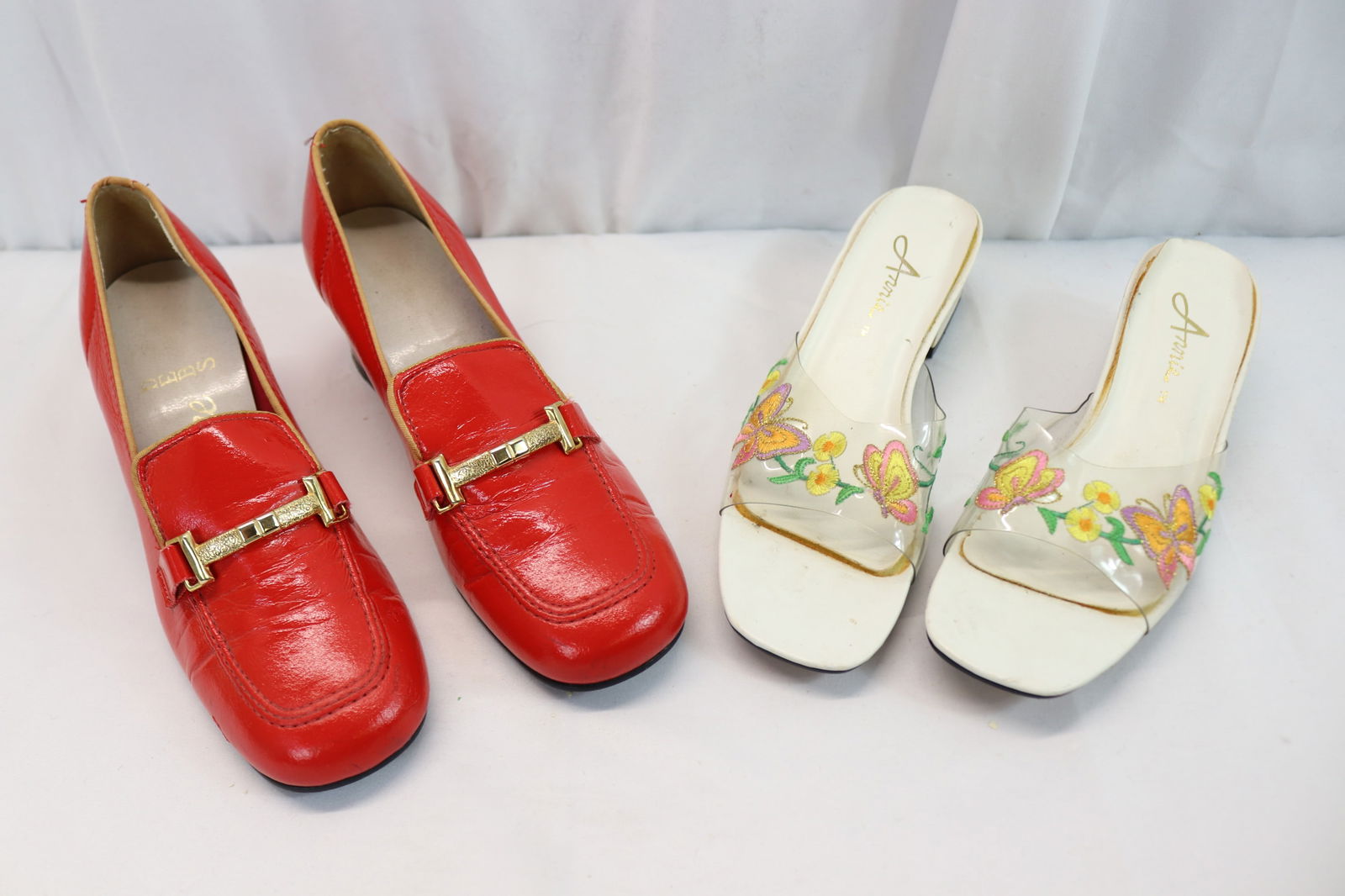 Lot of 2 Pair Vintage 1970's Ladies Shoes, Annie Sandals & Pierre Red (1 of 13)