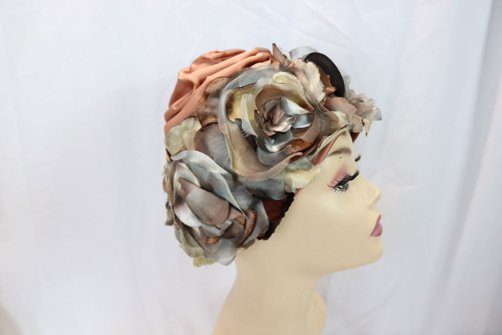 Vintage Elizabeth, Miller & Rhoads Silk Floral Turban Style Hat: see photo's