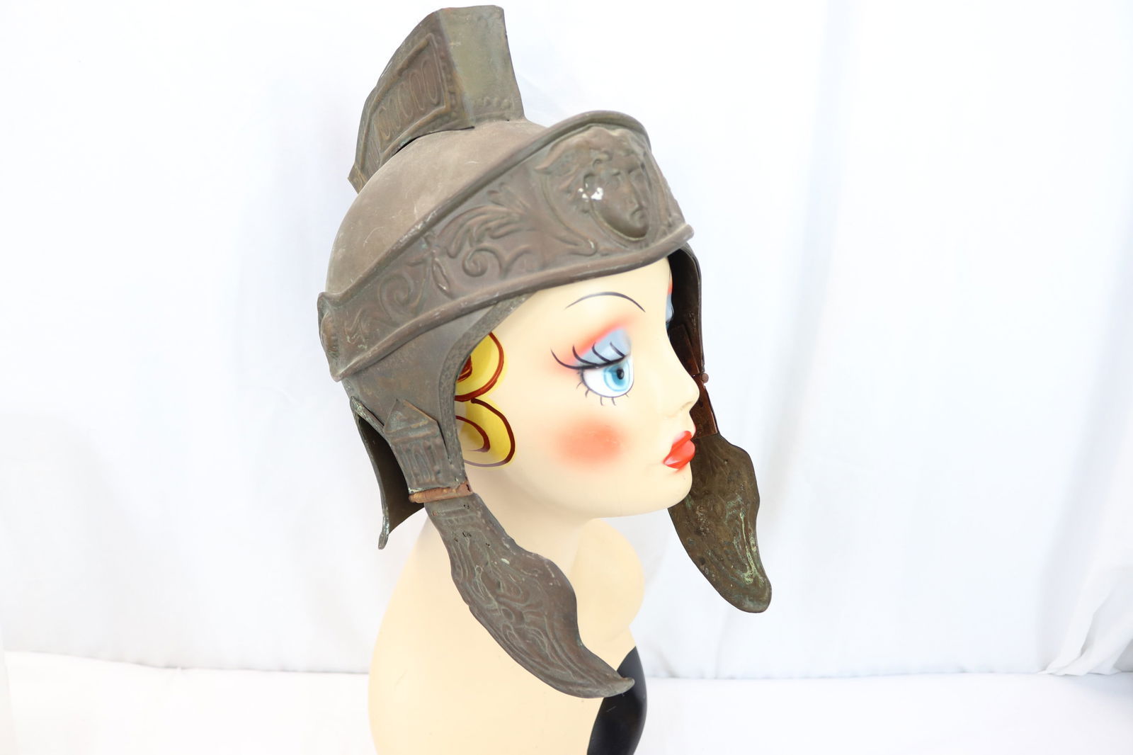 Antique Midieval Roman Helmet: see photo's, approx. 14 inches tall