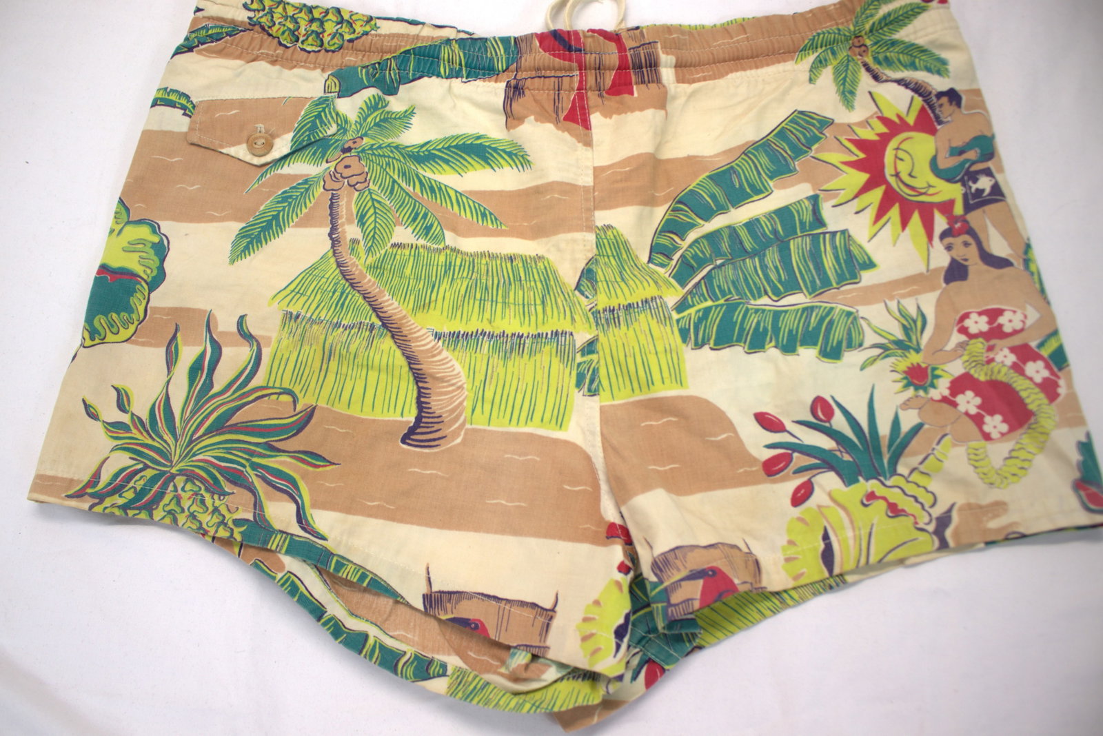Vintage 1950's Hawaiian Print Men's Bathing Trunks: size 34, Light Discoloration, see photo's