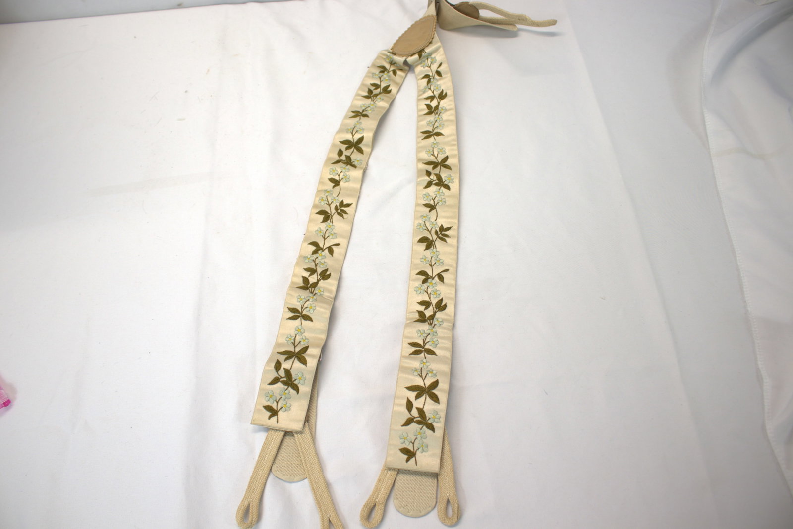Victorian Men's Embroidered Satin Suspenders: good condition, see photo's