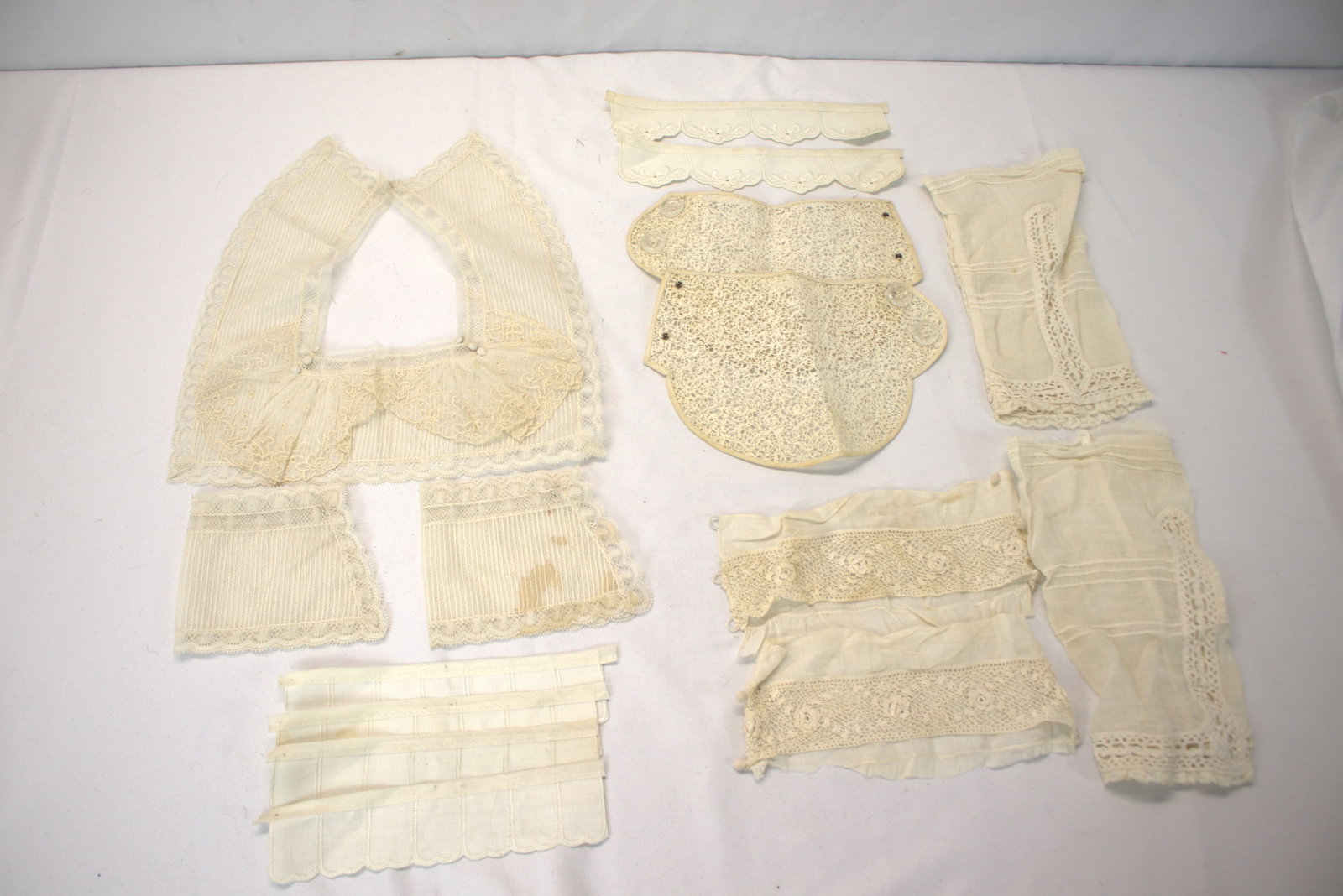 Lot of 5 Edwardian Lace Sleeve Cuffs & A Collar: see photo's