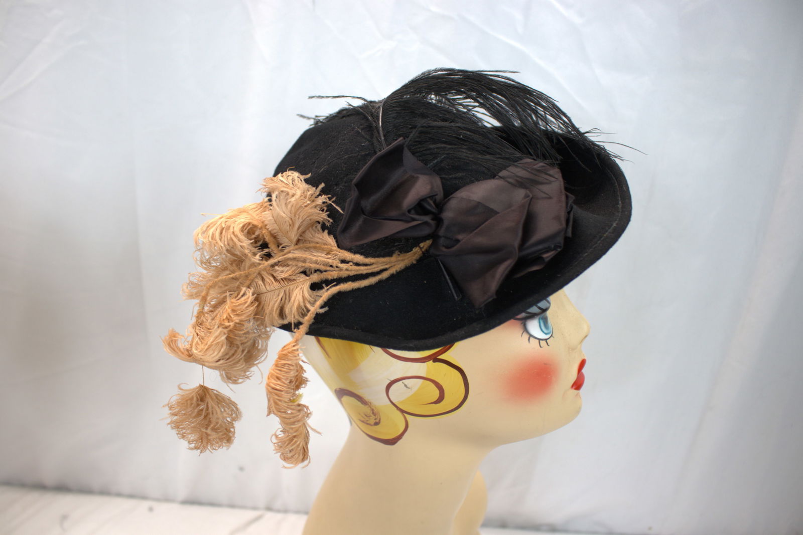 Vintage 1930's Black Felt Hat with Feathers (1 of 5)