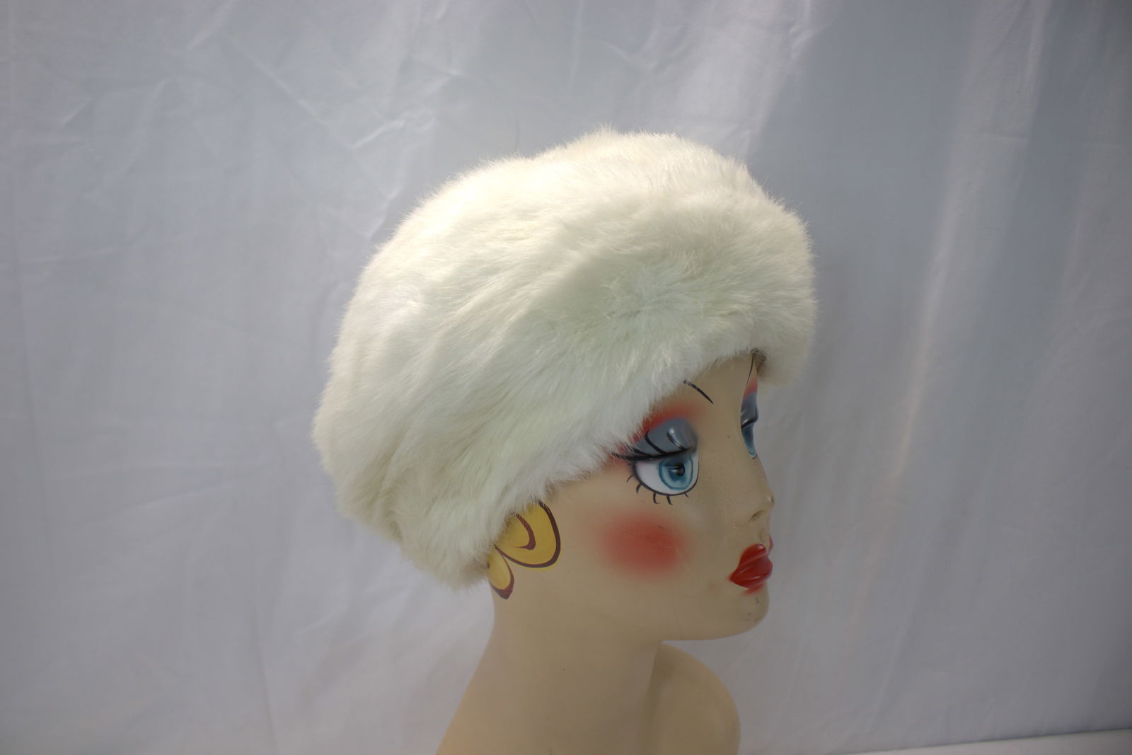Vintage 1960/70's Sandra White Faux Fur Hat (1 of 4)