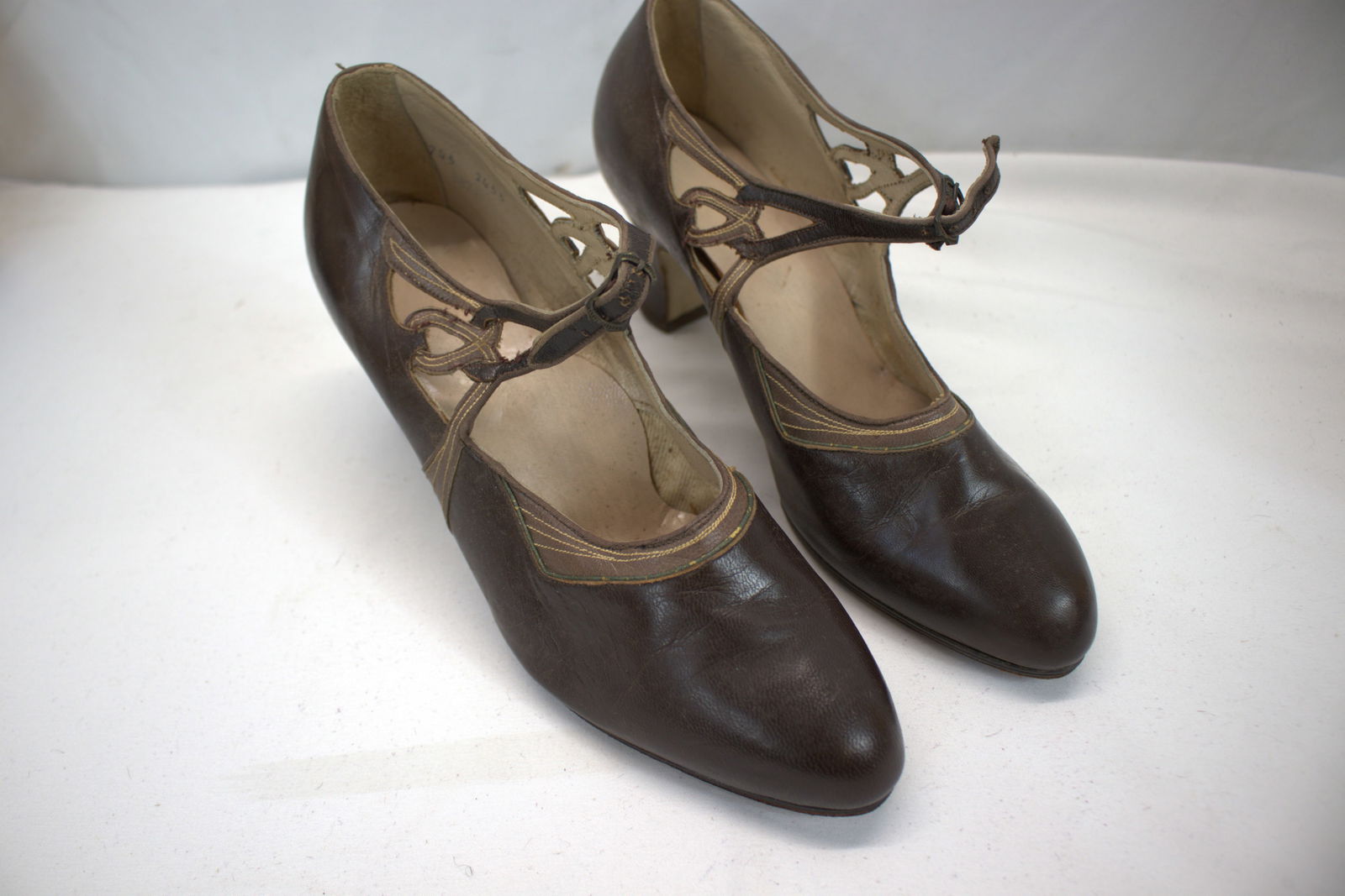 Vintage 1920/30's Brown Strappy Heels, Lightly Used, size 7 M (1 of 5)