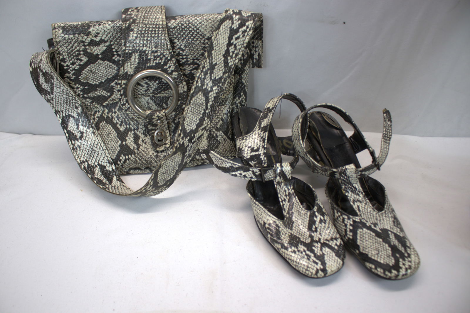 Vintage Black & White Snake Skin Print Purse & Aldens Matching Strappy Heels (1 of 11)