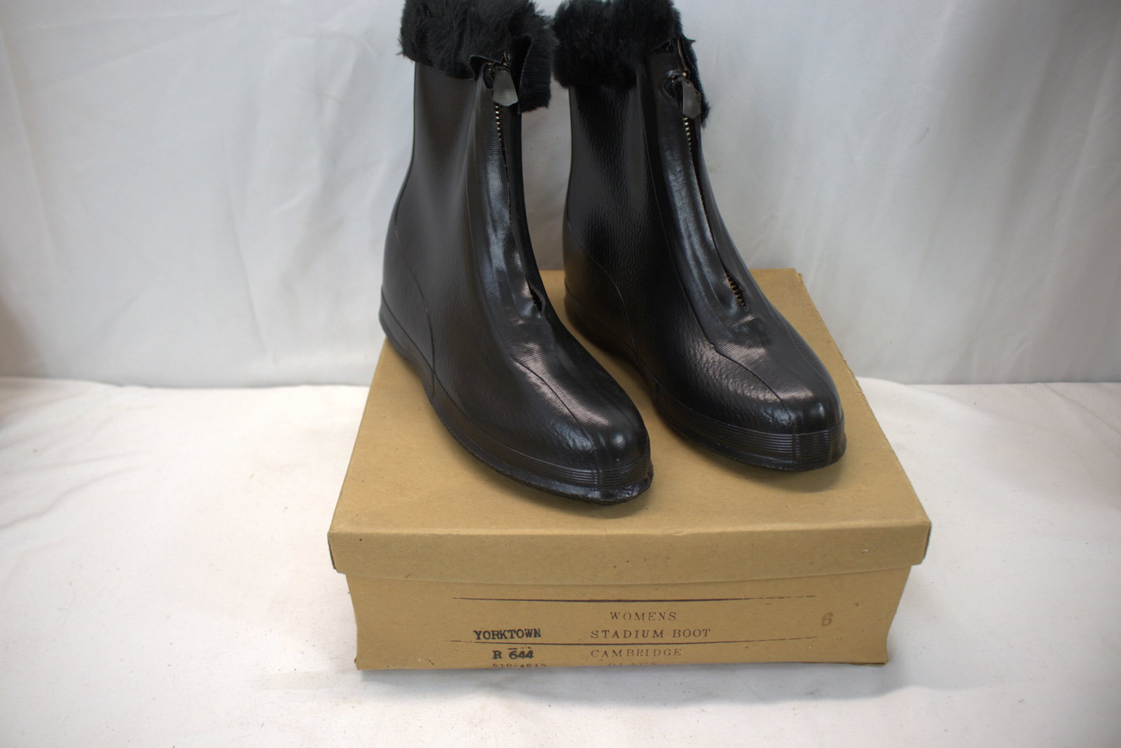Vintage 1950's Yorktown Black Rubber Boot's with Fur, Old Store Stock: in original box, size 6, see photo's