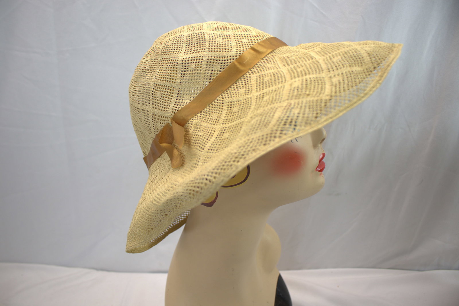 Vintage 1930's Straw Floppy Brim Summer Hat: some small damage, see photo's
