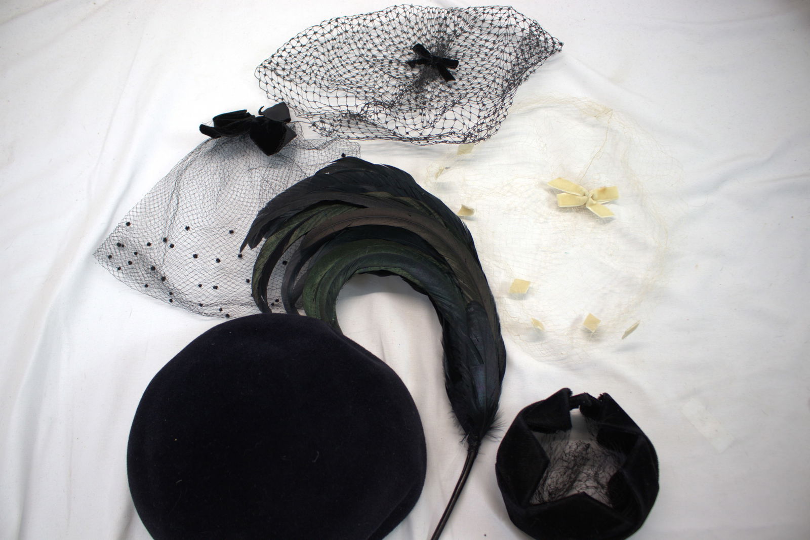Lot of 5 Vintage Millinery Items, 3 Veils, 1 Felt Hat & Feather (1 of 8)