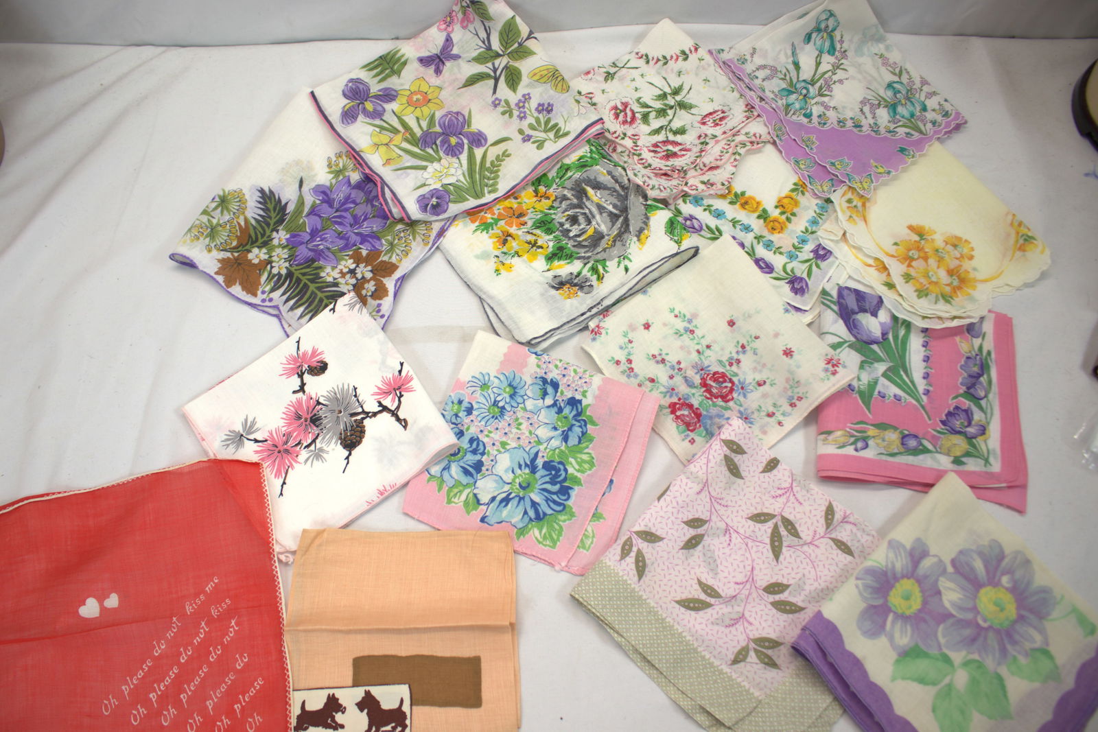 Lot of 15 Vintage Printed Hankies Including Valentine & Scottie Dog (1 of 6)