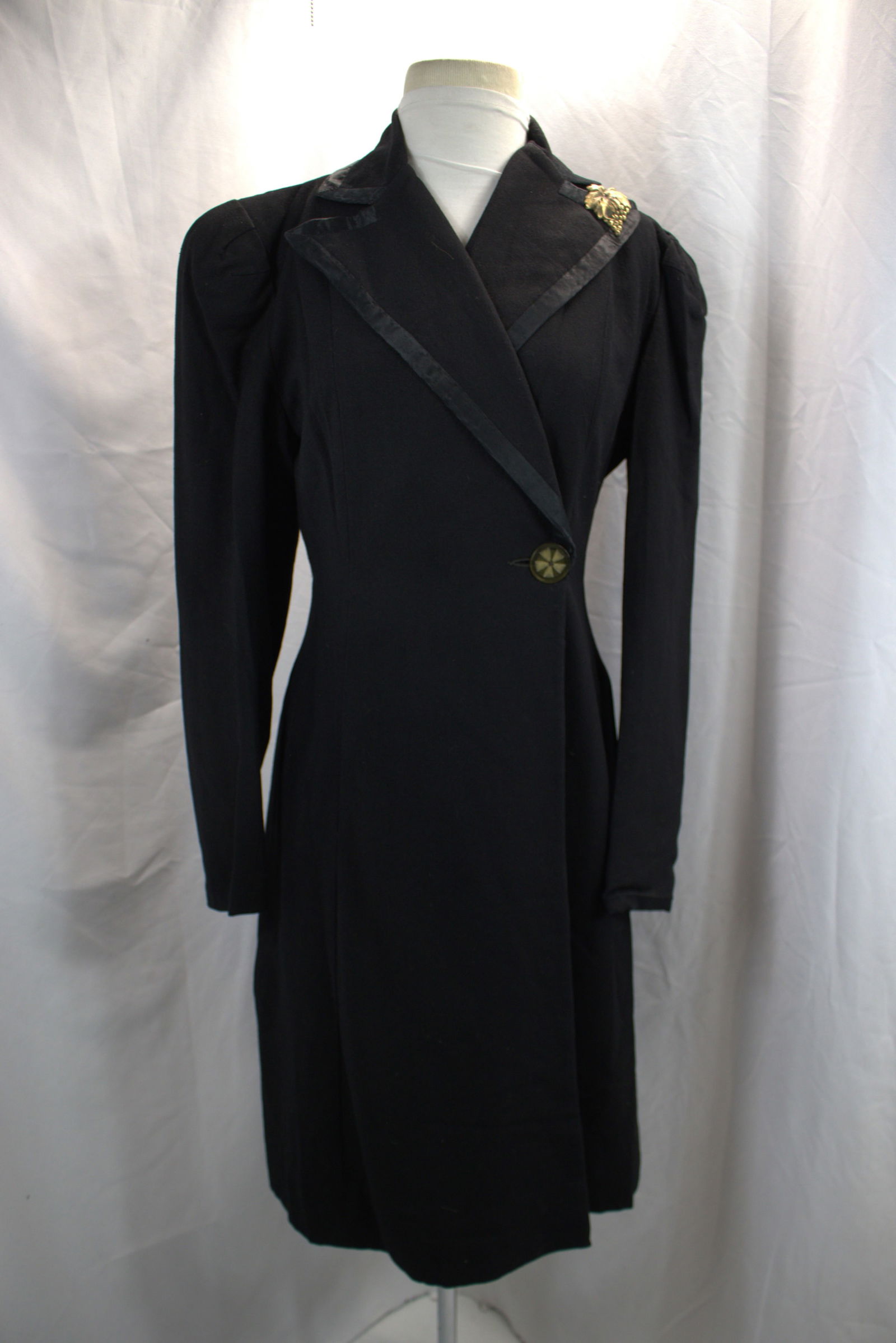 Vintage 1940's Black Light Weight Wool Coat with Grape Bunch Dress Buckle (1 of 8)
