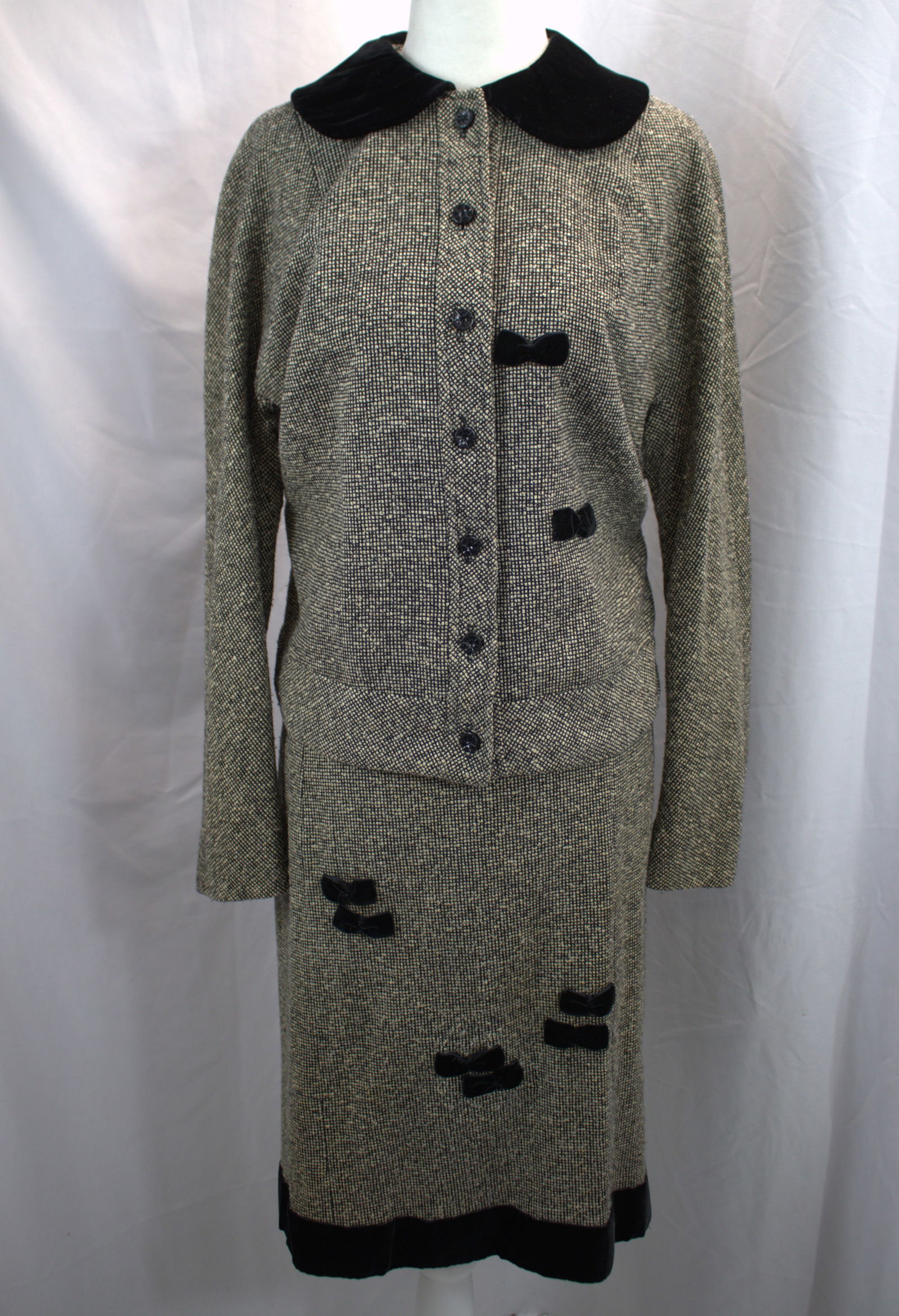 Vintage 1950's Black & White Tweed Skirt & Jacket Set with Black Velvet Collar, Hem & Bows: approx. 40 bust, 30 waist, good condition, see photo's
