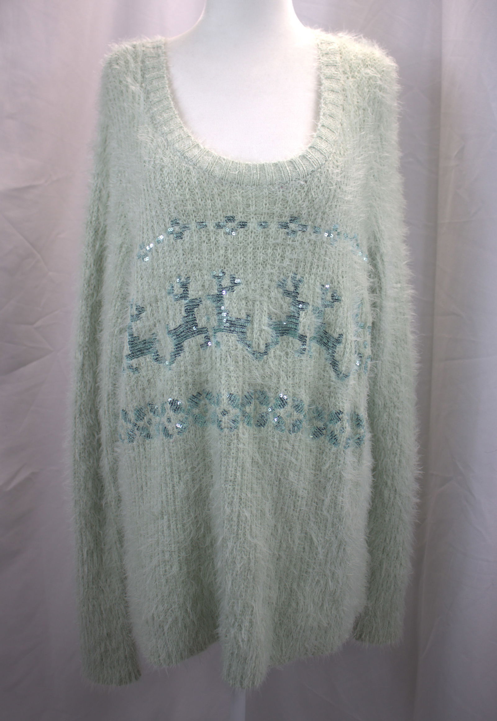 Vintage 1980's Lauren Conrad Pale Turquois Mohair Sweat with Sequin Reindeer: approx. 46 bust, 42 waist, good condition, see photo's