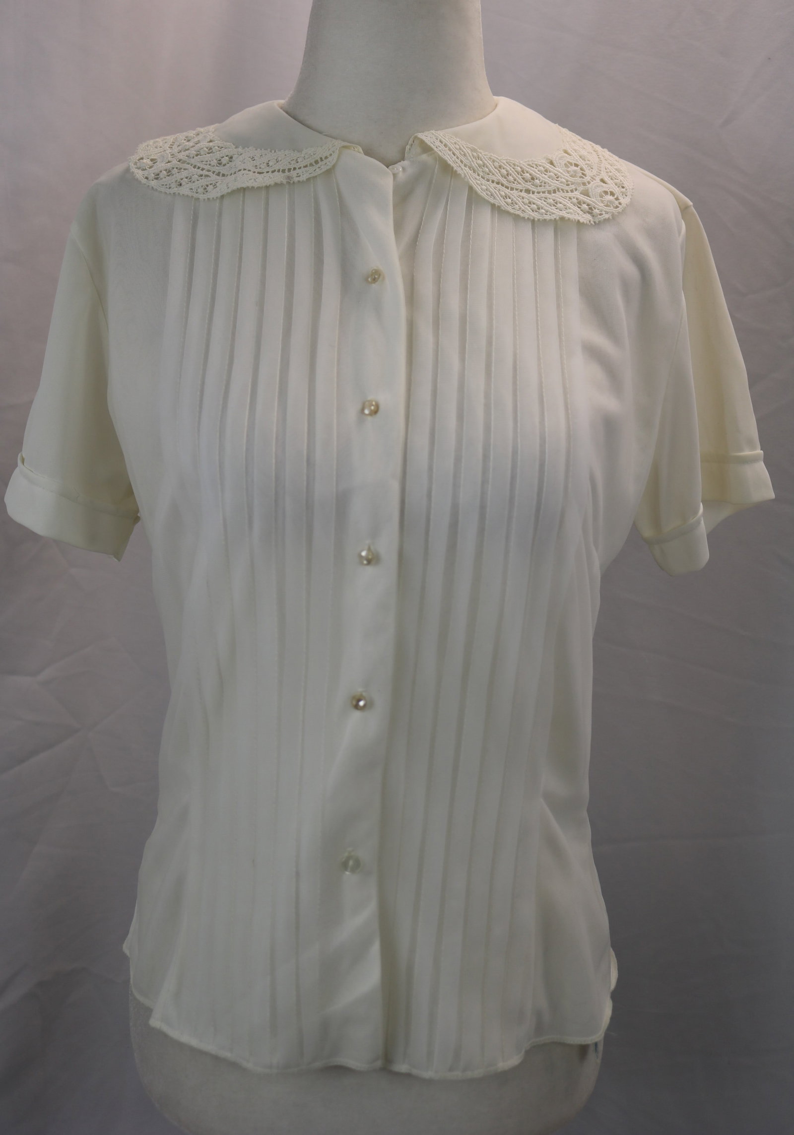 Vintage 1950's White Nylon Short Sleeve Blouse with Lace Trim: approx. 38 bust, 30 waist, good condition, see photo's