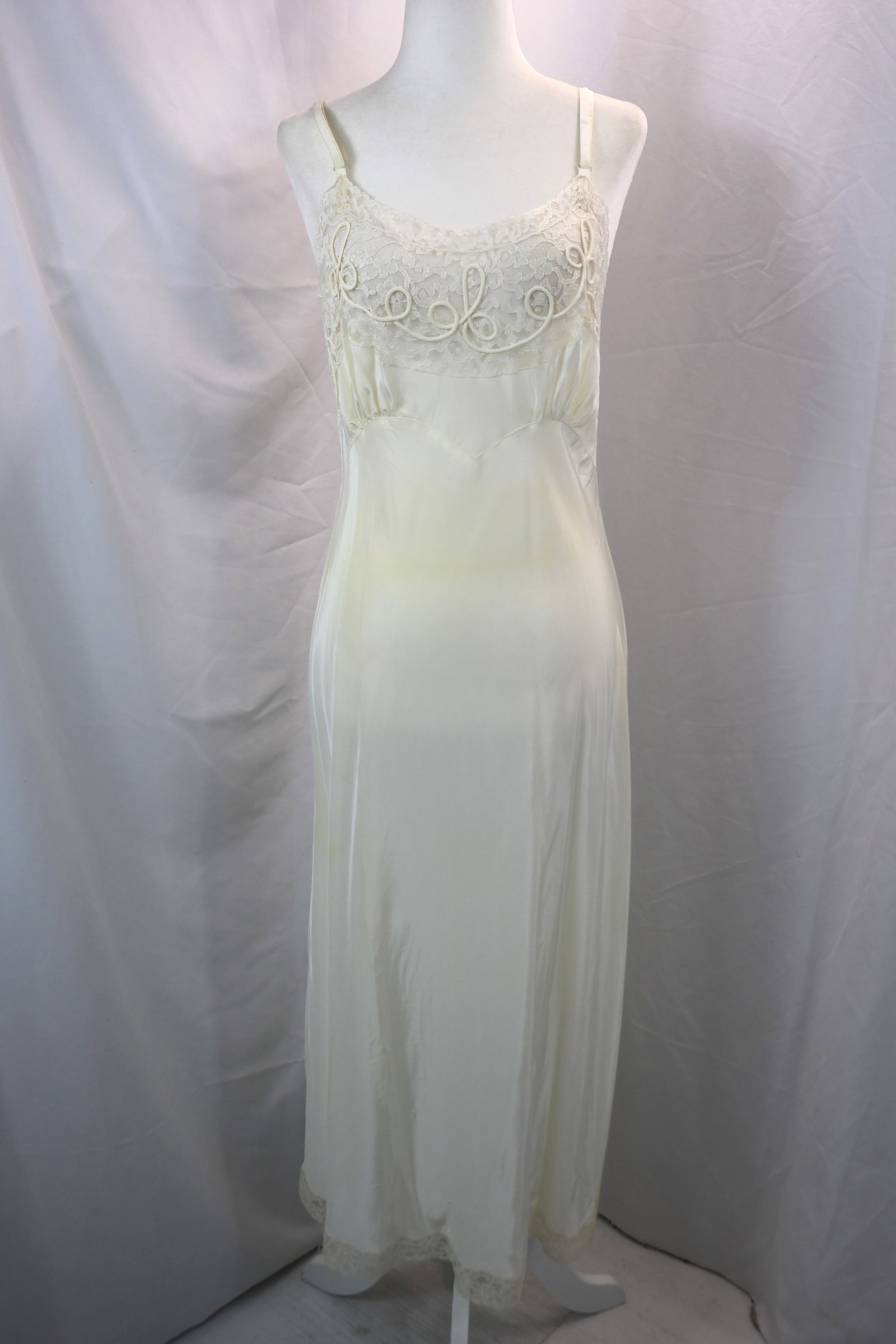 Vintage 1950's White Rayon & Nylon Negligee/Slip with Lace: size 34, a few light yellowed spots, see photo's
