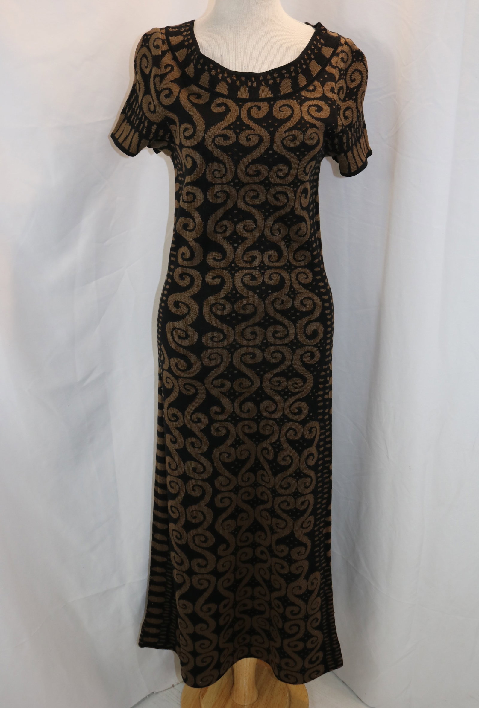 Vintage Black & Brown Knit Sweater Dress: approx. 28 to 38, 26 to 34, good condition, see photo's