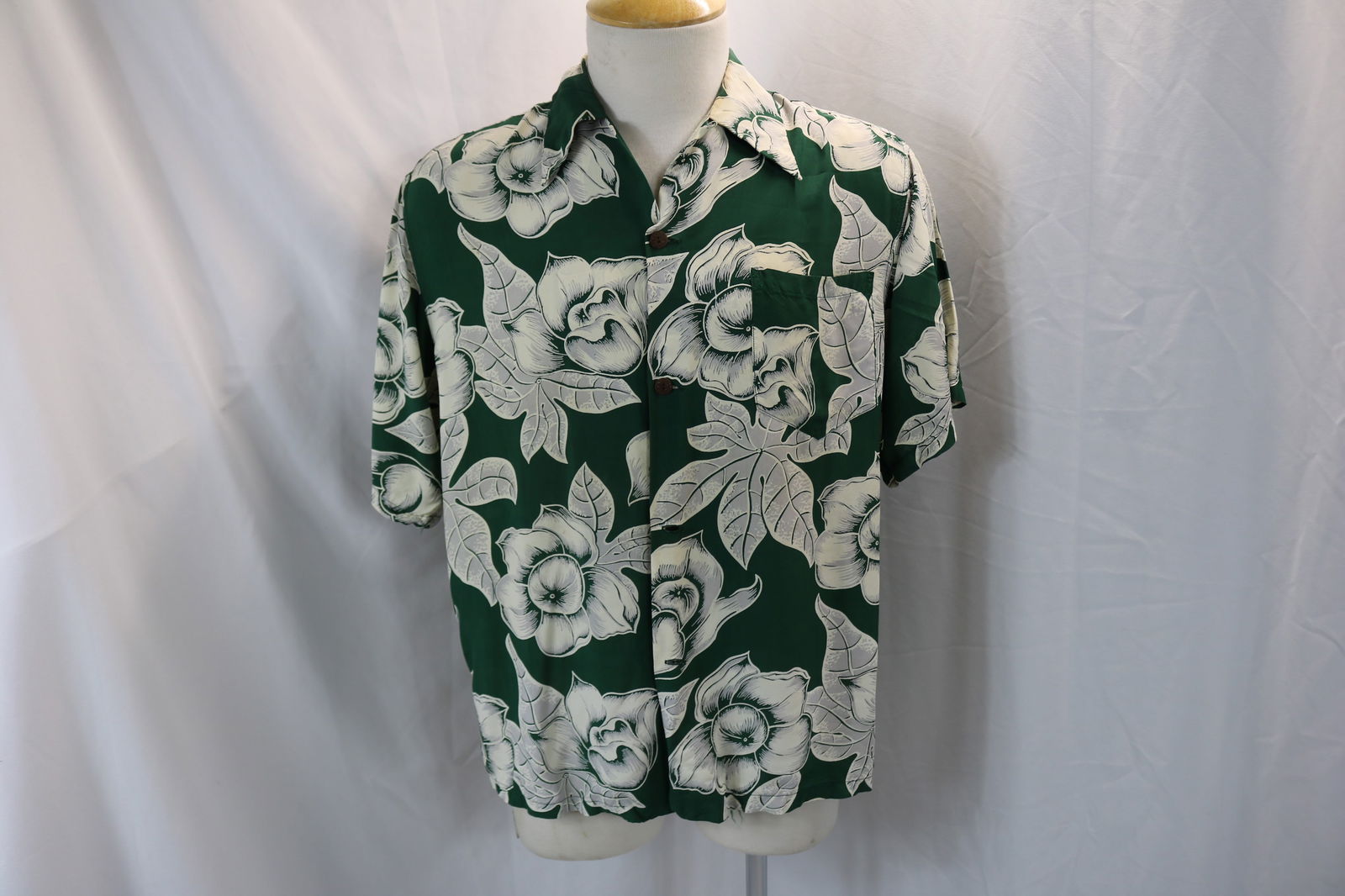 Vintage Kilohana Men's Green & White Rayon Hawaiian Shirt, with Coconut Buttons (1 of 8)