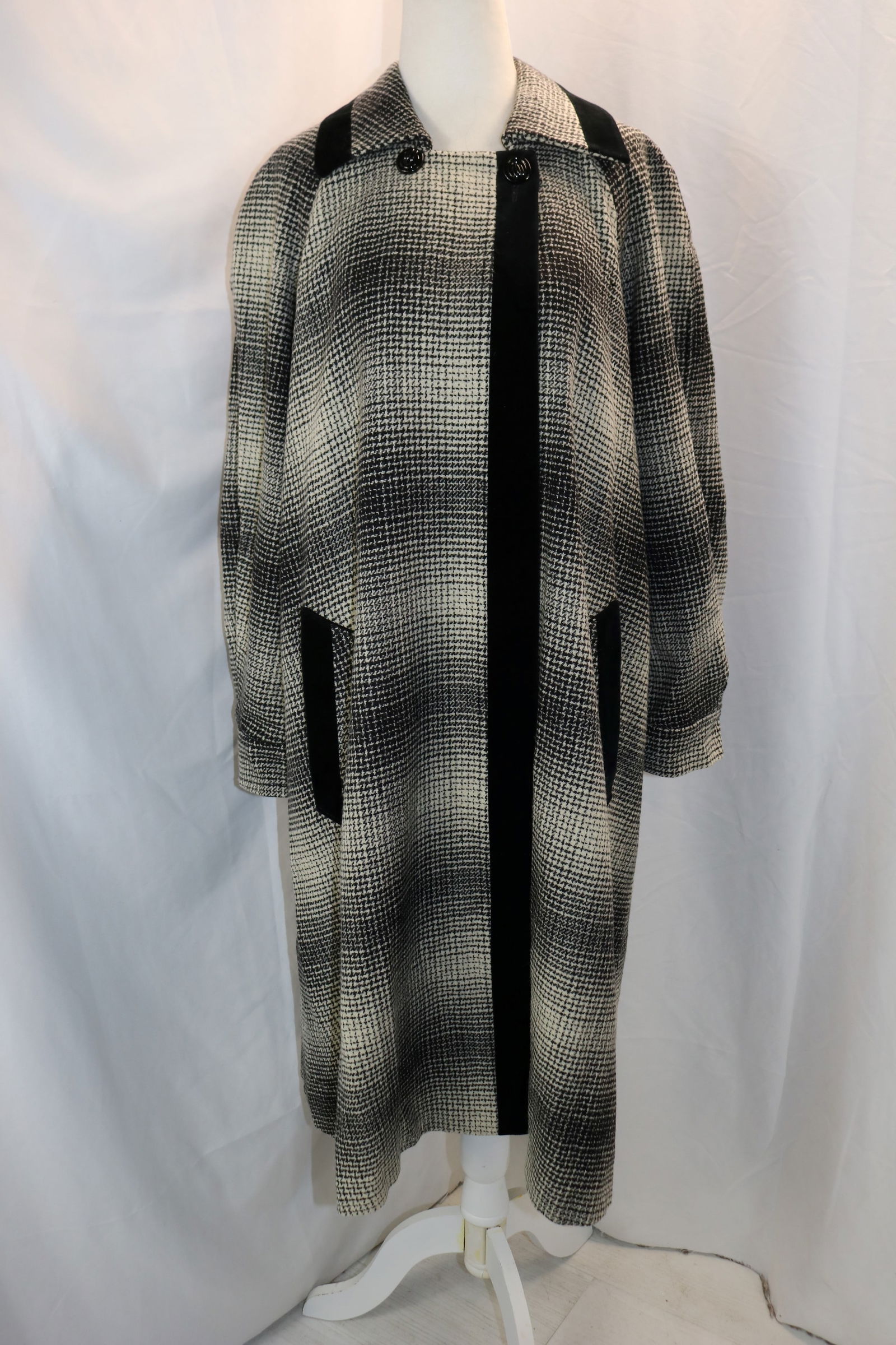 Vintage 1950's Black & White Shadow Houndstooth Woven Wool Coat with Velvet Trim (1 of 5)