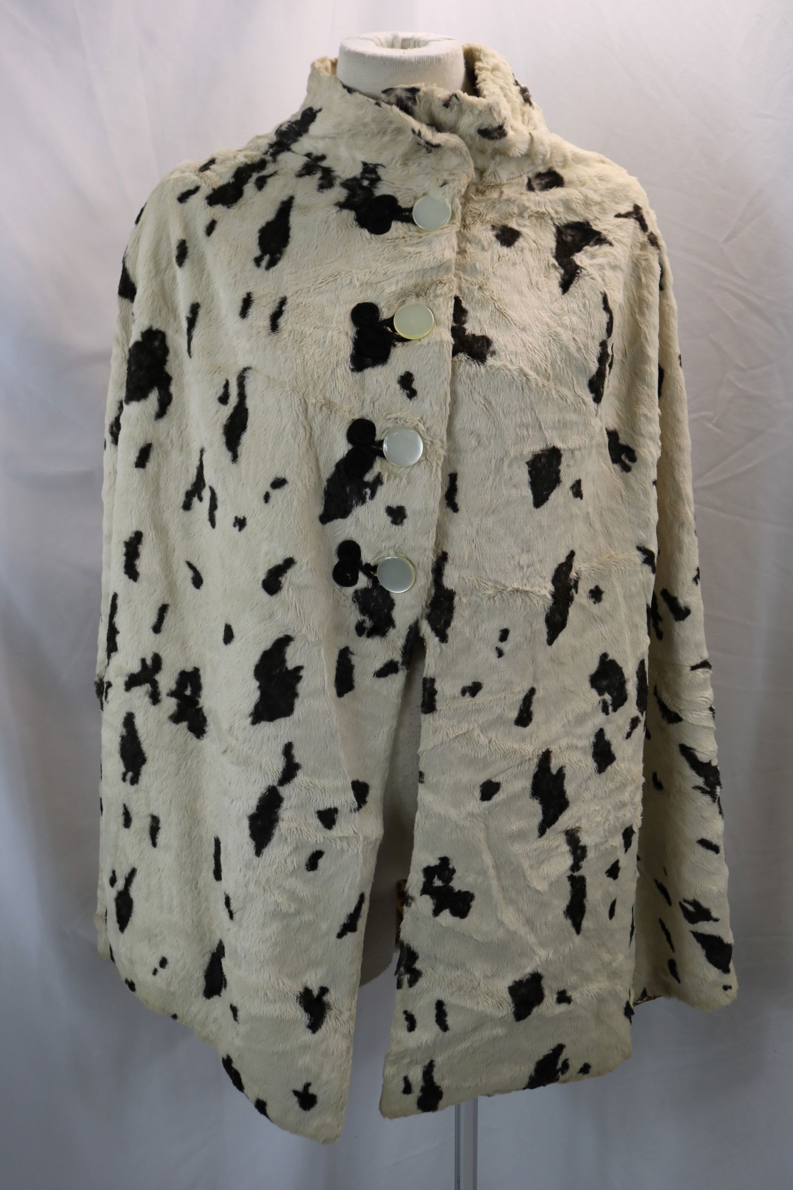 Vintage 1960's Pony Fur Cape Asymmetrical Front Closure (1 of 7)