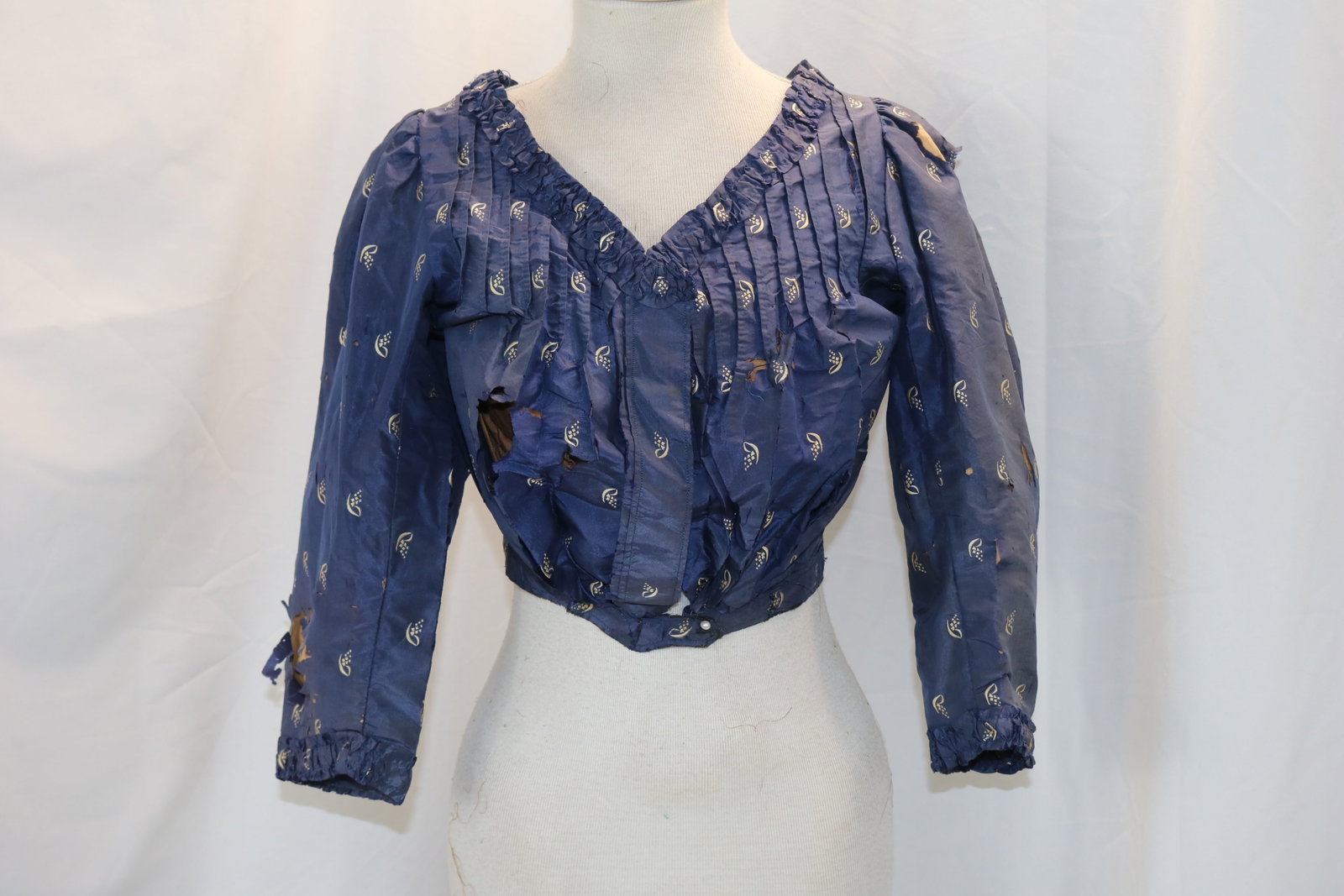 Antique 1900's Blue Silk Bodice with Silk Embroidery: approx. 28 bust, 20 waist, great for fabric design, see photo's