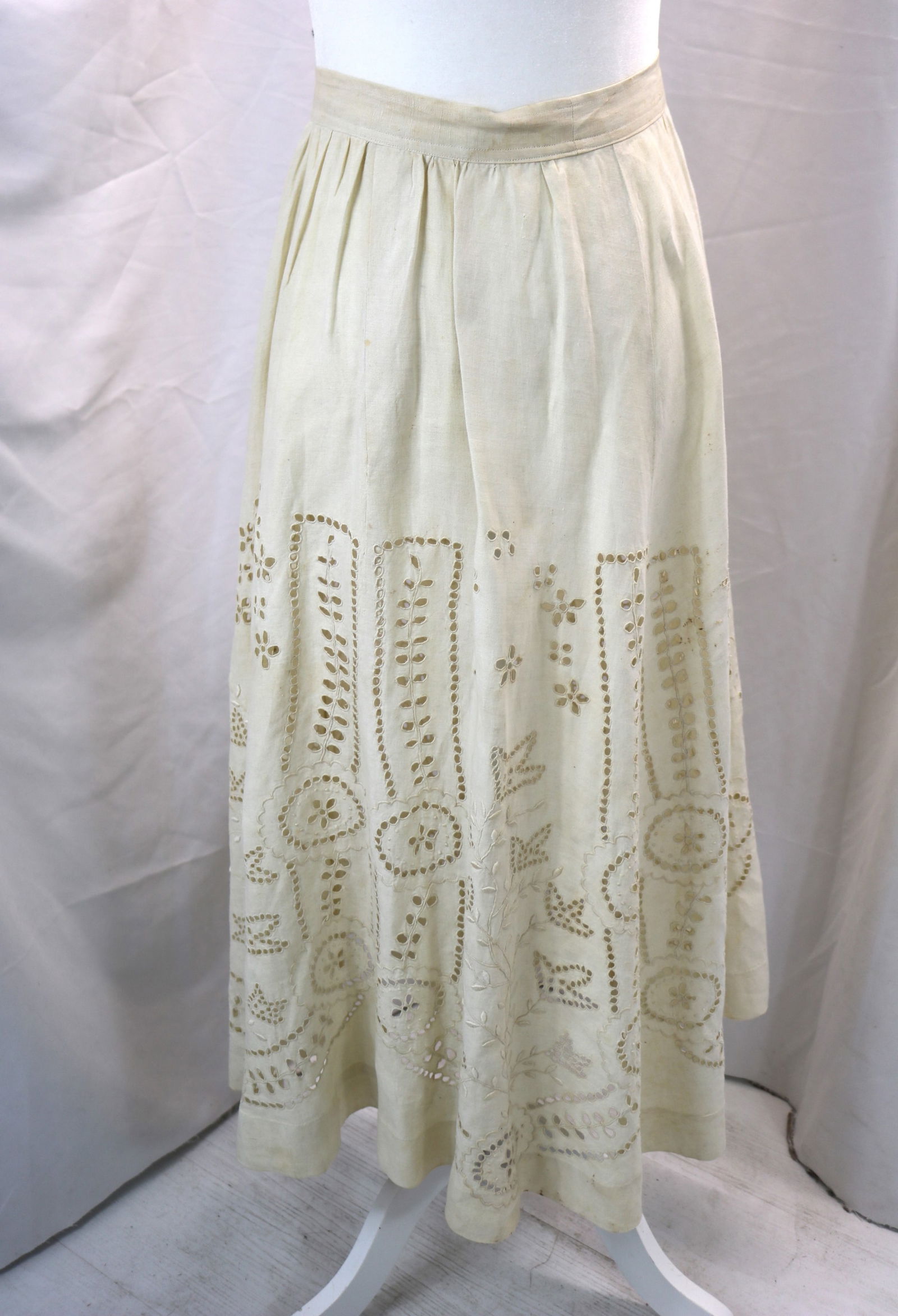 Vintage 1920's Ecru Cotton Eyelet Embroidered Skirt (1 of 7)