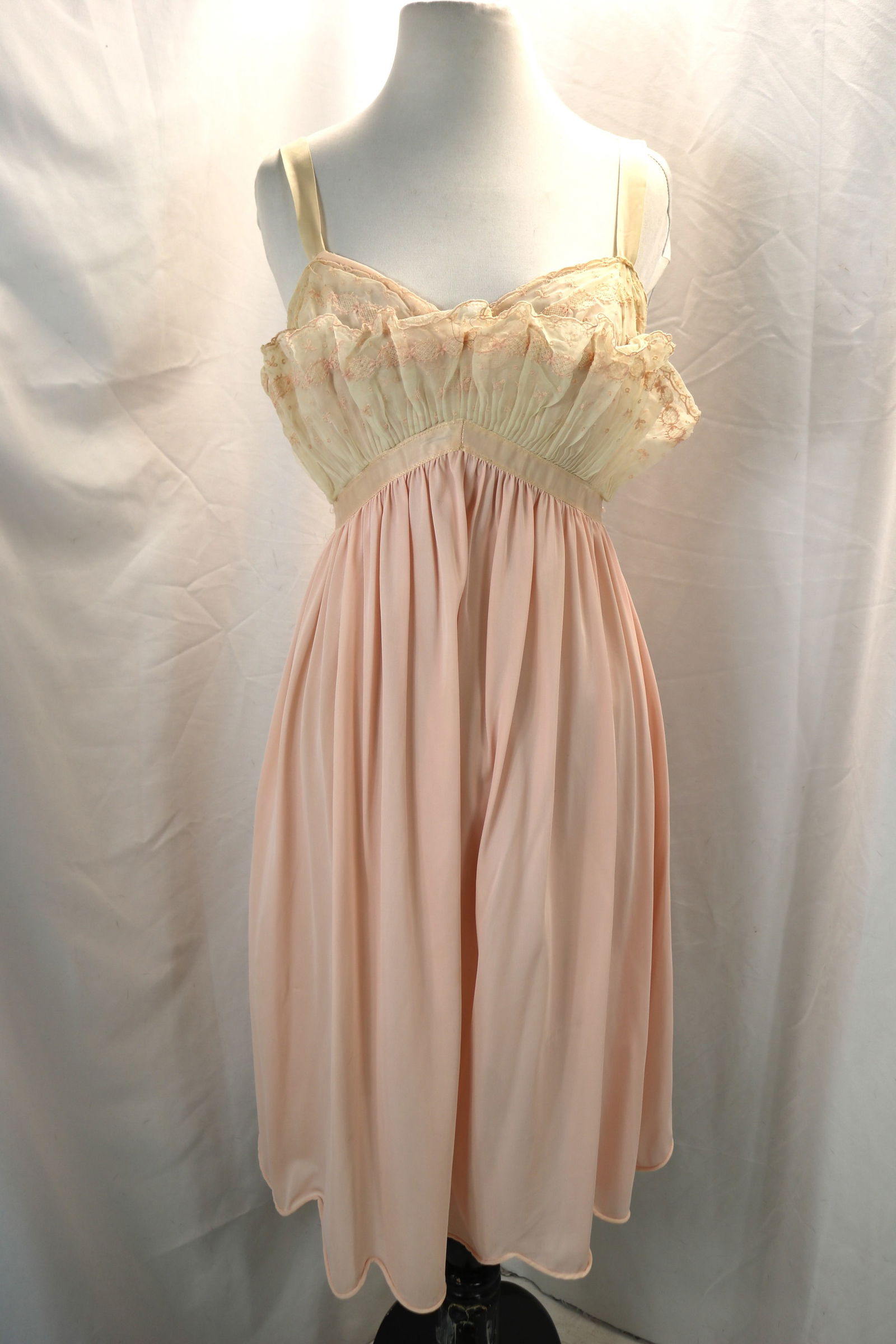 Vintage 1950's Chevette Nylon & Lace Nightgown (1 of 5)