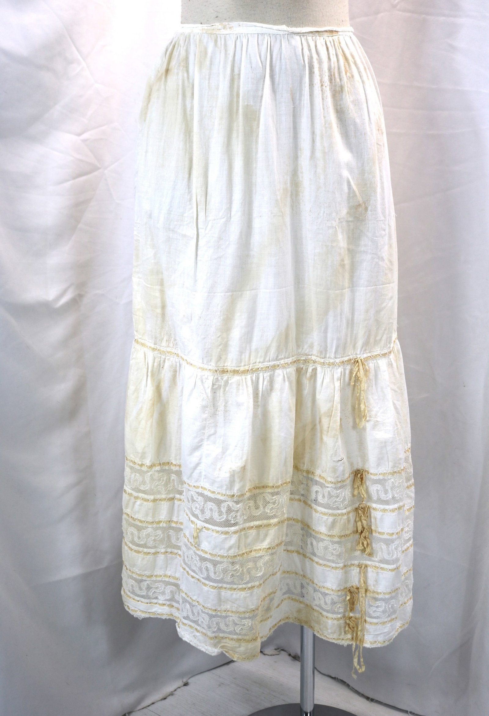 Edwardian Petticoat with Lace & Silk Ribbon Trim: approx. 24 waist, discoloration throughout, see photo's