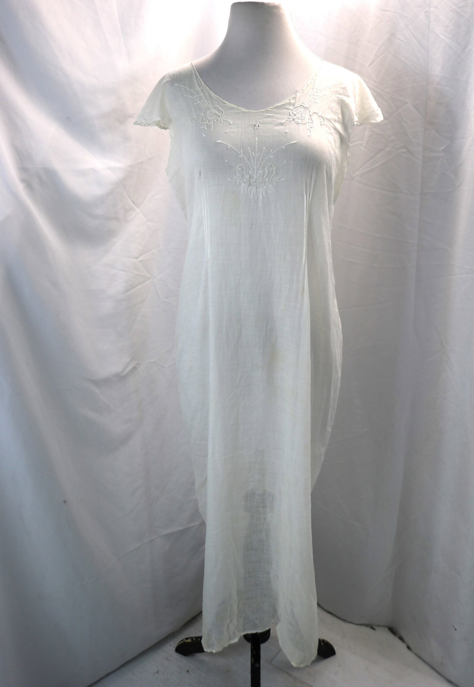 Victorian white embroidered nightgown: approx. 38 bust & waist small hole, yellow spots & old repair, see photo's