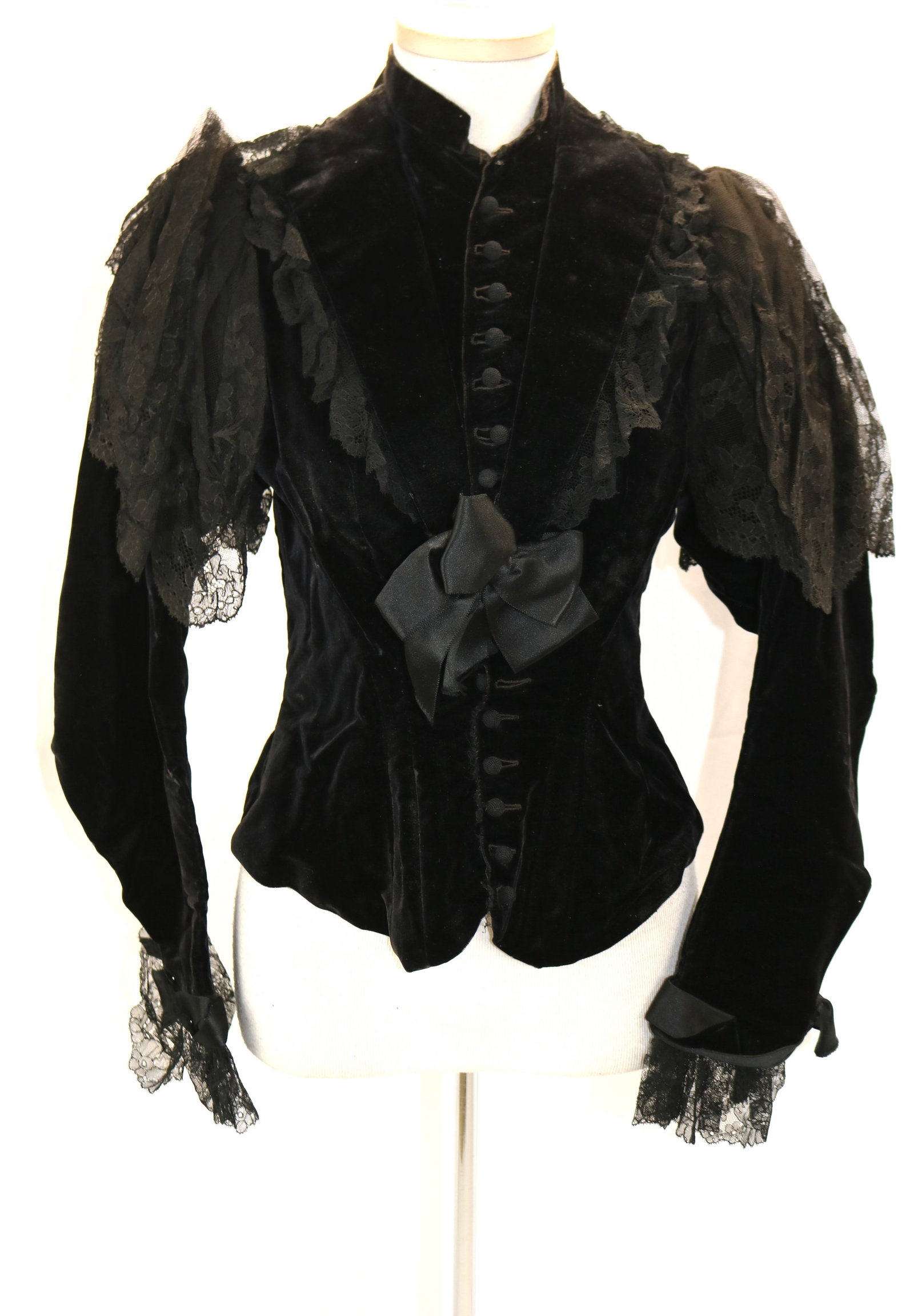 Antique late 1800's black velvet & lace bodice: approx. 30 bust, 24 waist, in good condition, see photo's