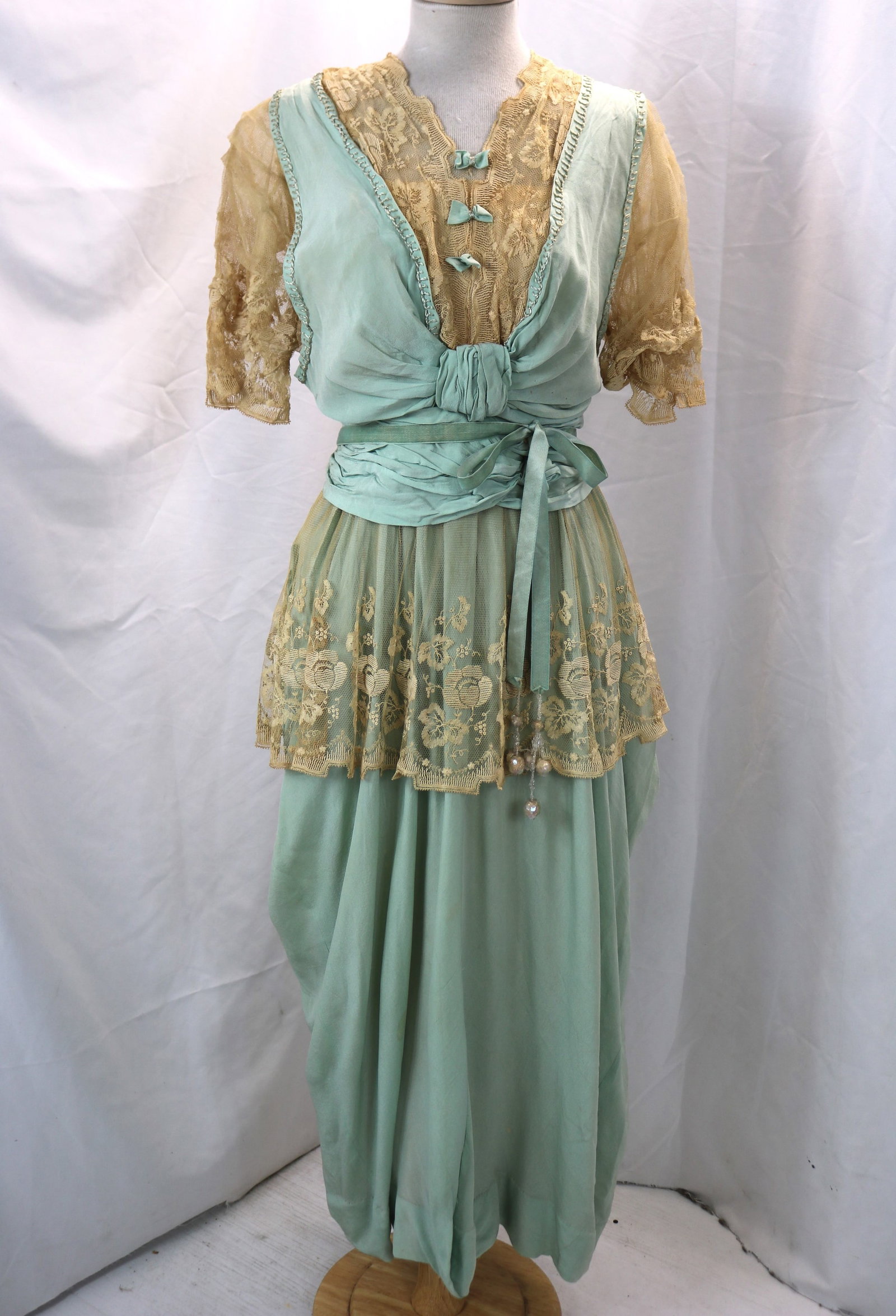Antique 1910's blue silk & lace evening dress: approx. 32 bust, 26 waist, has some white spots, a couple of holes in netting, seam repair needed underarm, see photo's