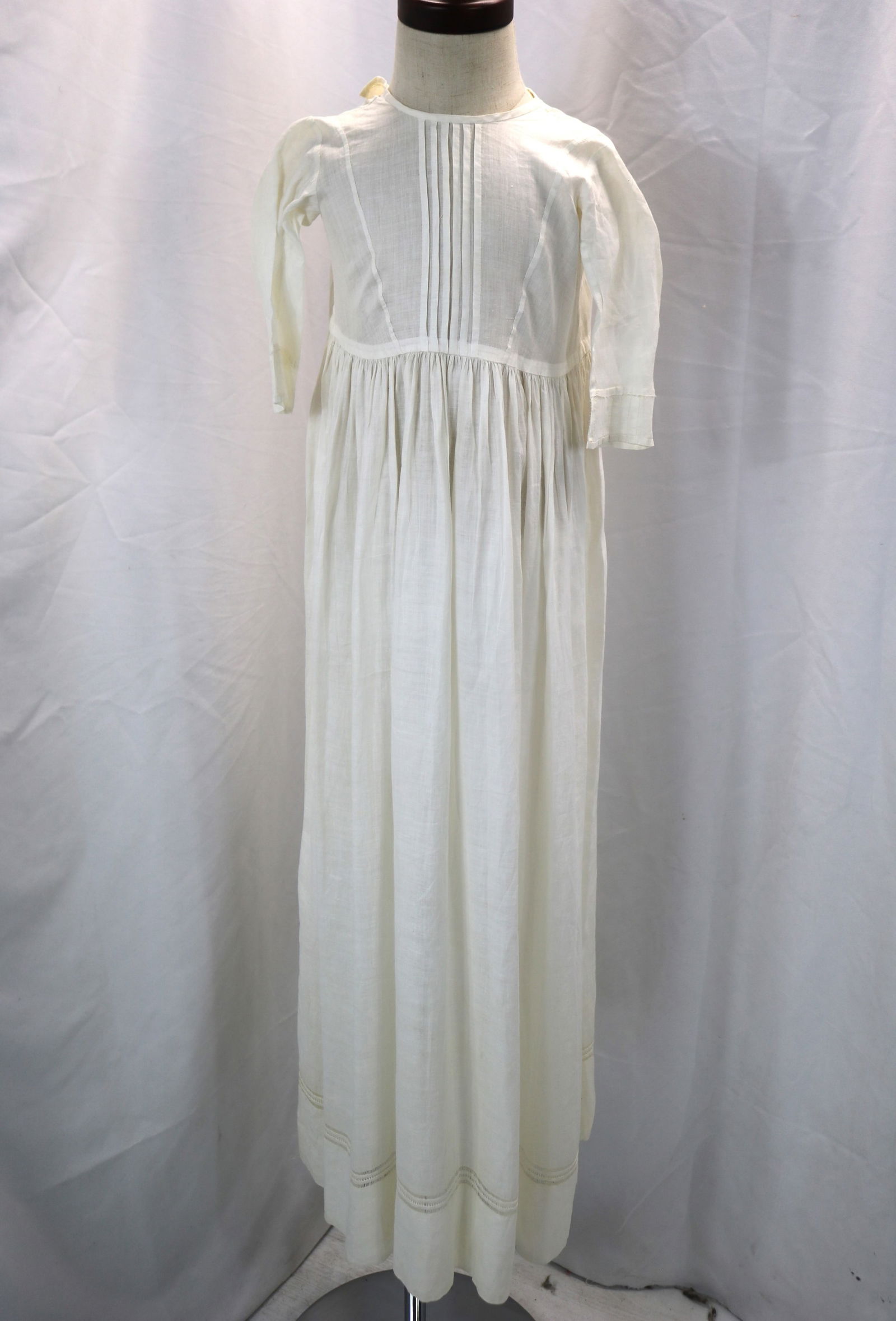 Antique early 1800's baby's white cotton dress: approx. 20 chest, 18 waist, missing its closures, couple tiny holes, see photo's