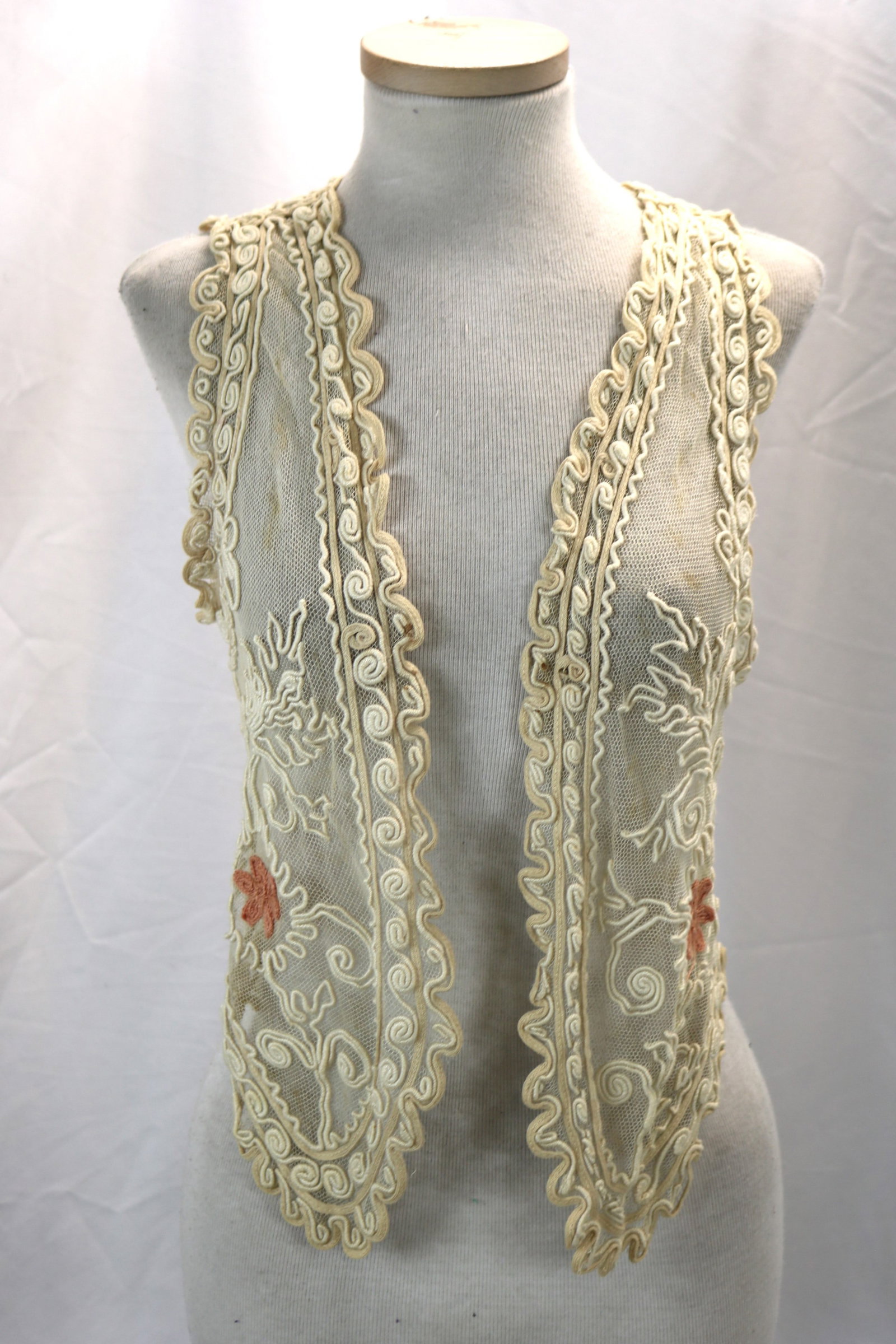 Edwardian net vest with corde decoration throughout: approx. 26 bust, needs repair on shoulders, couple of small spots & small holes in netting, otherwise good condition, see photo's