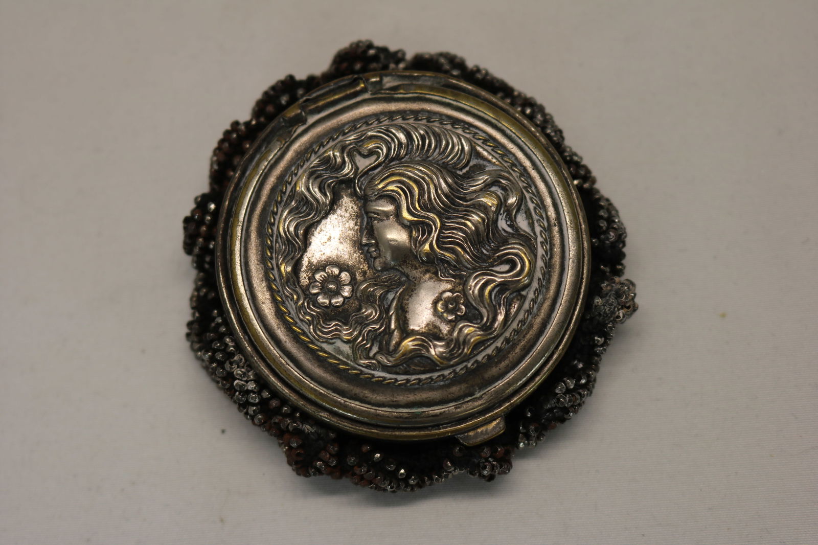 Vintage Art Neauvoe Steel Cut Beaded Change Purse (1 of 3)