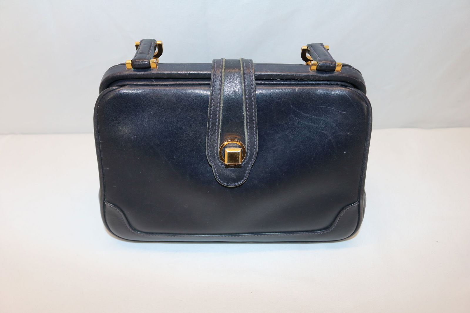 Authentic vintage blue leather Gucci purse bamboo handle & with change purse & original dust cover (1 of 10)