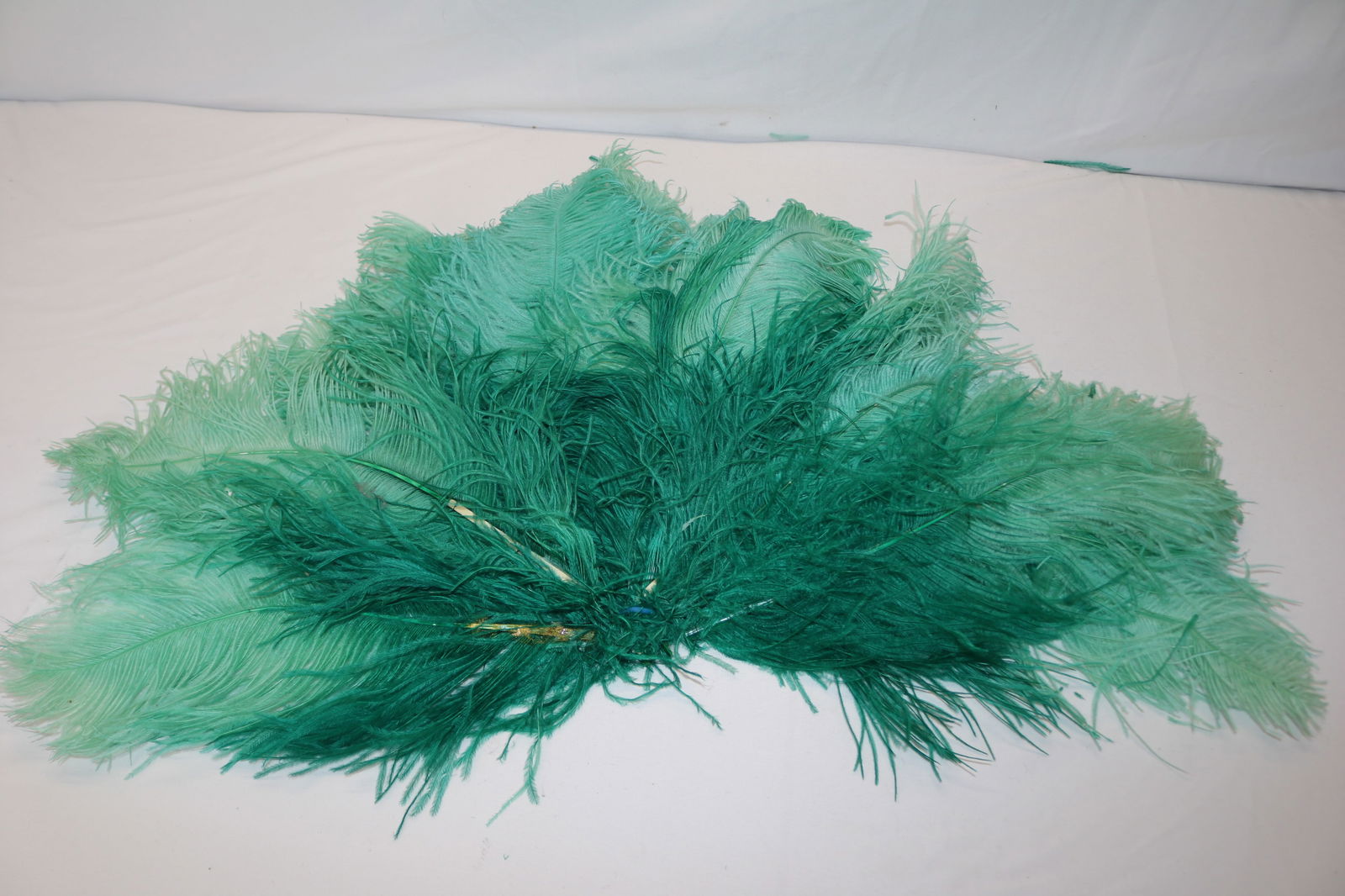 Vintage green ombre ostrich feather fan (1 of 5)