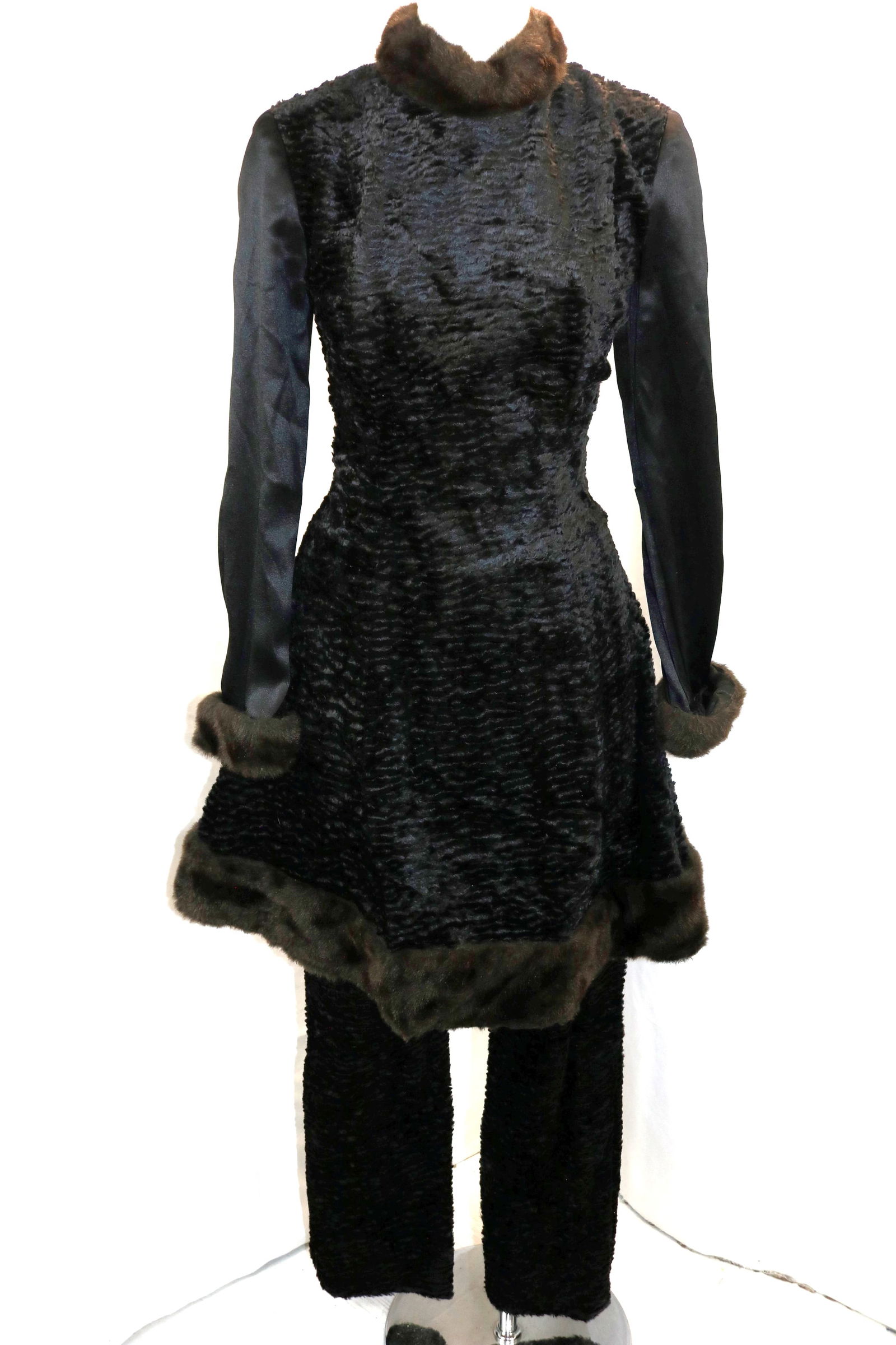 Vintage 1960's Black Textured Velvet Paints & Top Set with Faux Mink Trim: approx. 36 bust, 28 waist, good condition, see photo's