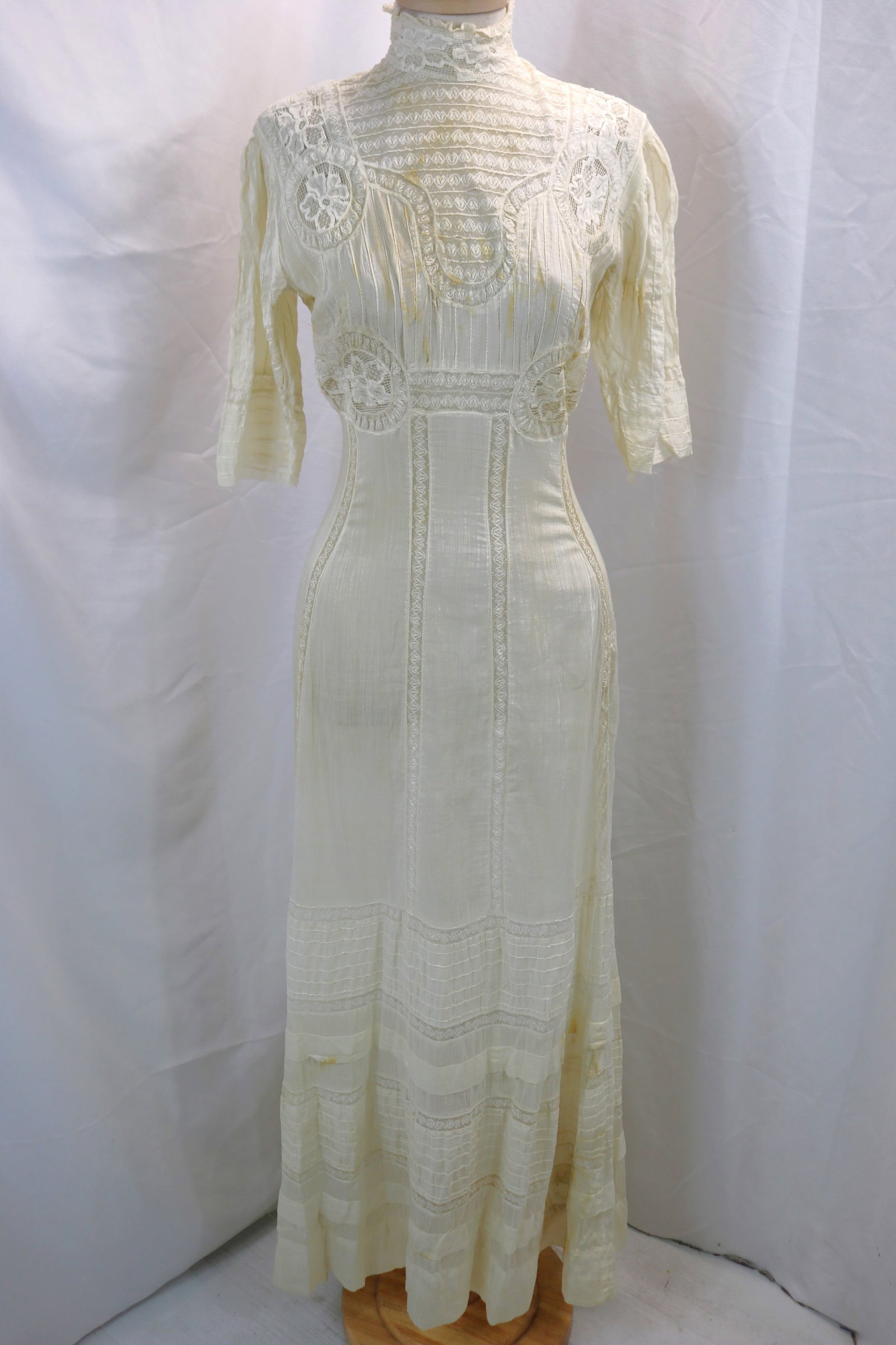 Victorian White Cotton Tea/Garden Dress with Lace: approx. 30 bust, 23 waist, has some damage, see photo's
