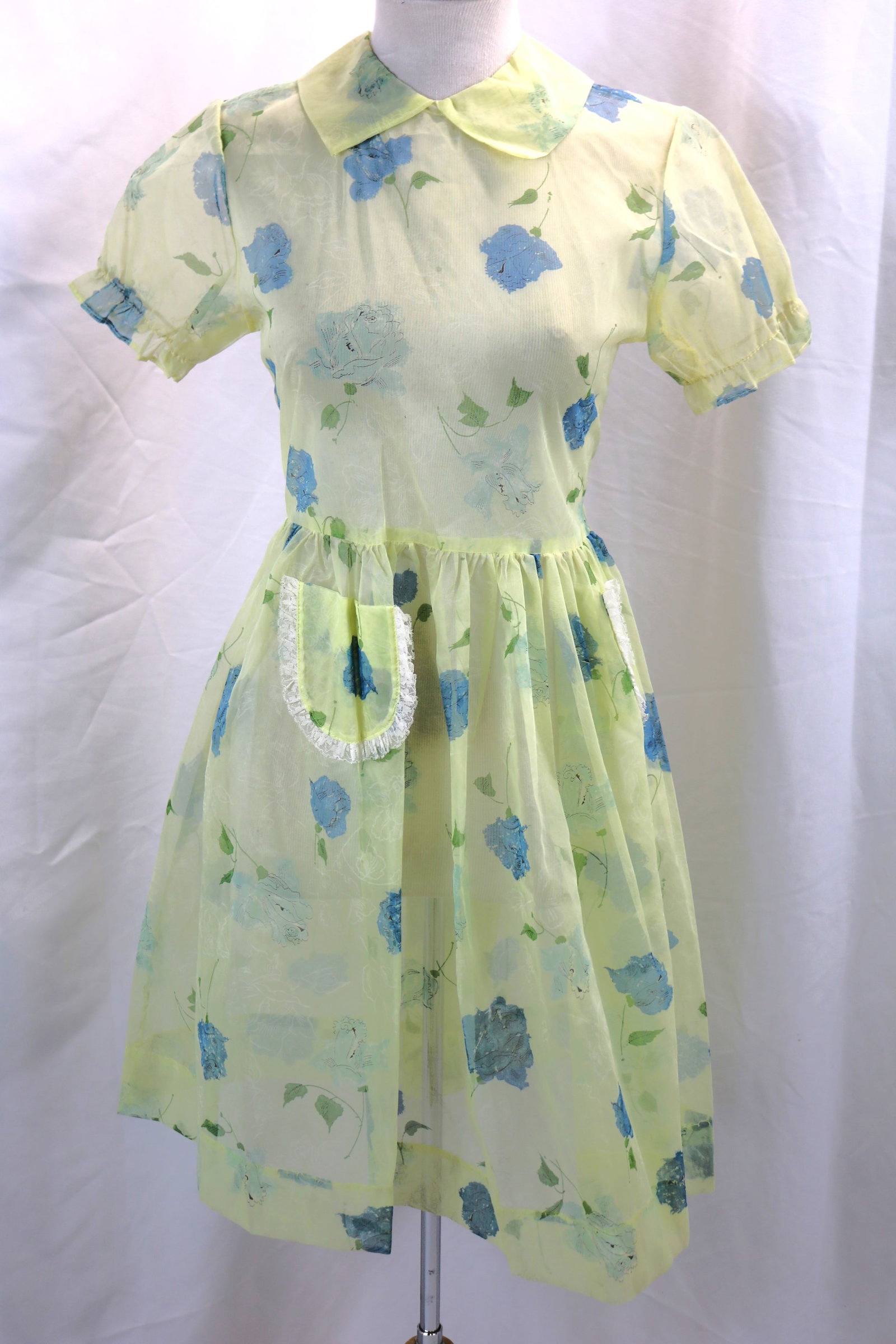 Vintage 1950's Little Girls Yellow Nylon Pouf Dress with Blue Flowers: approx. 32 bust, 30 waist, good condition, see photo's