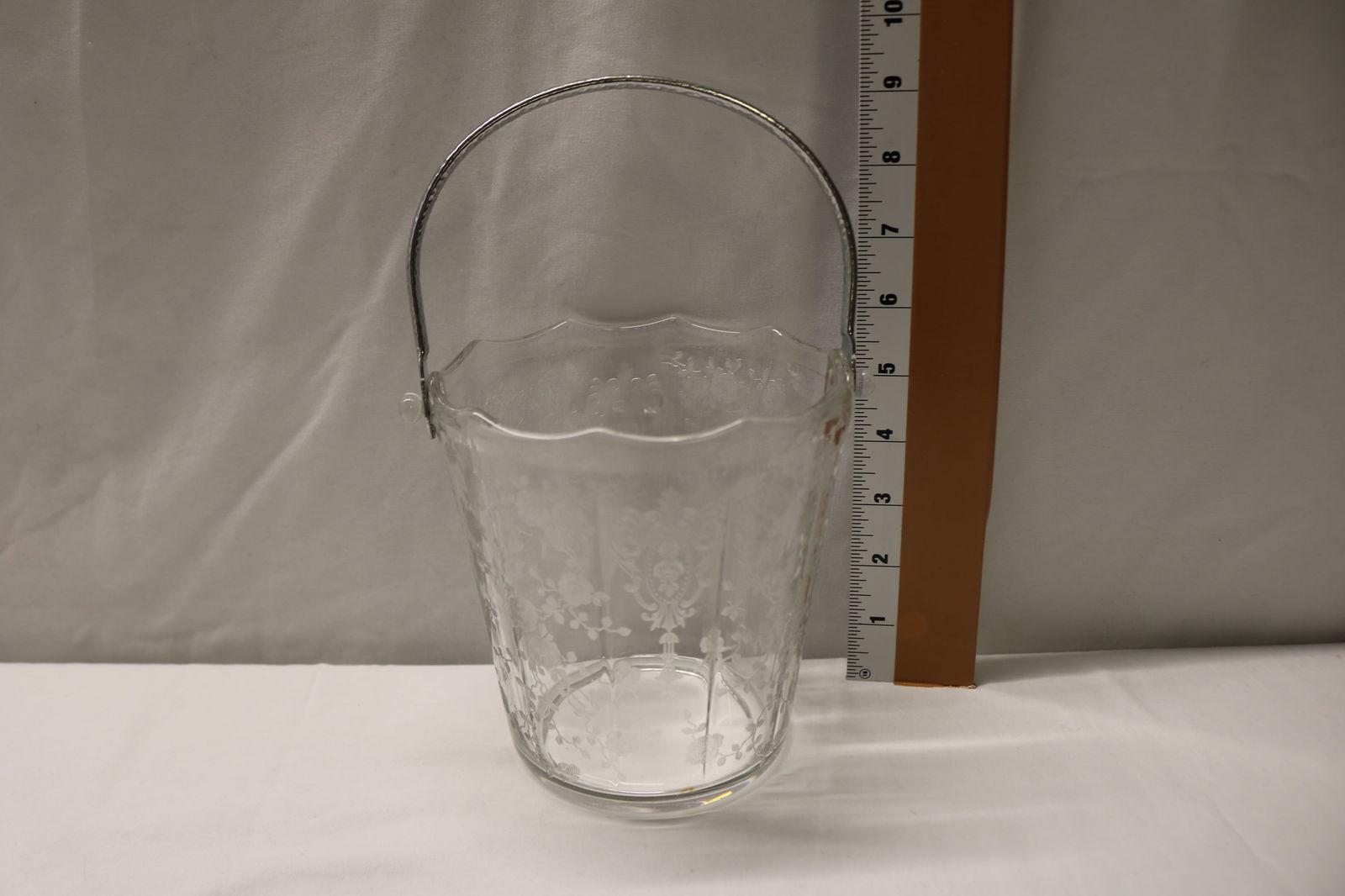 Cambridge Rose Point Ice Bucket with Hammered Chrome Handle (1 of 8)